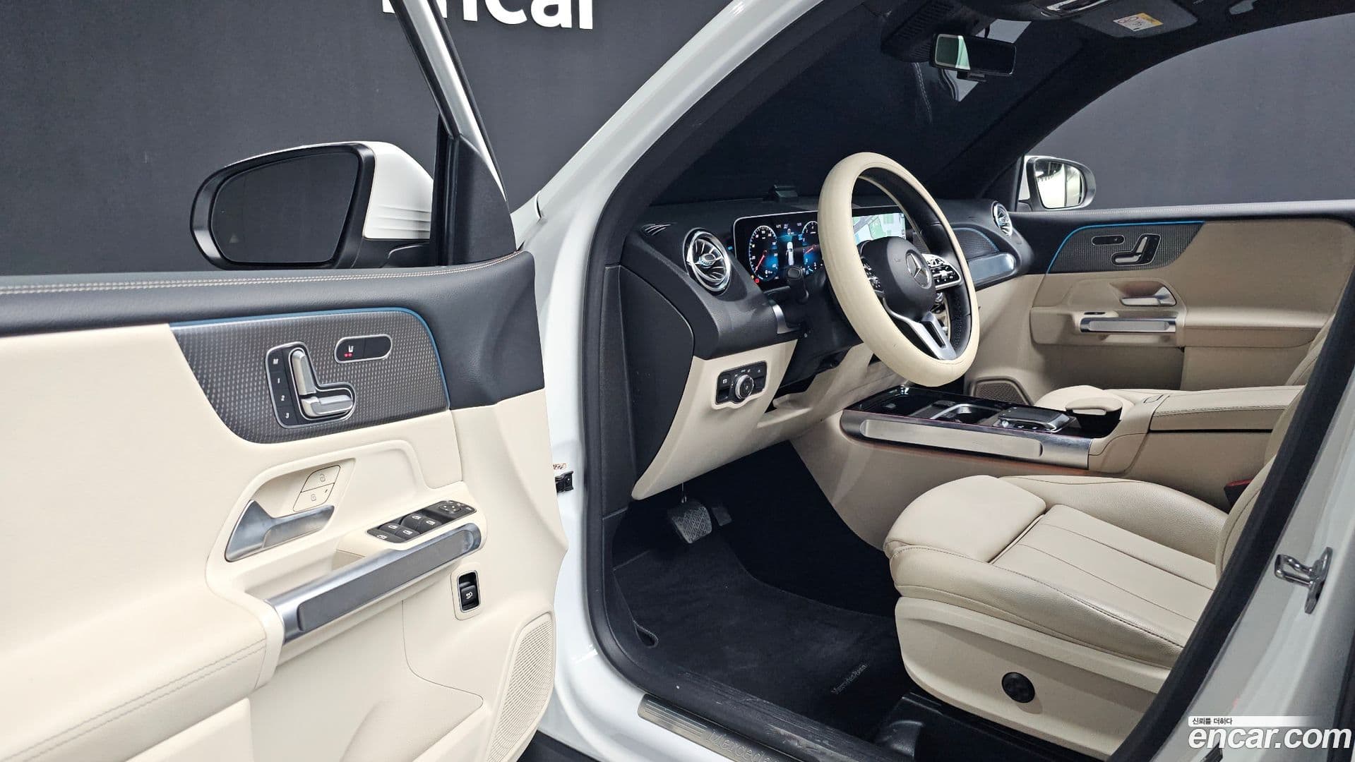 Main__Slider__Photo:GLB-Class Mercedes-Benz 2020.10-9