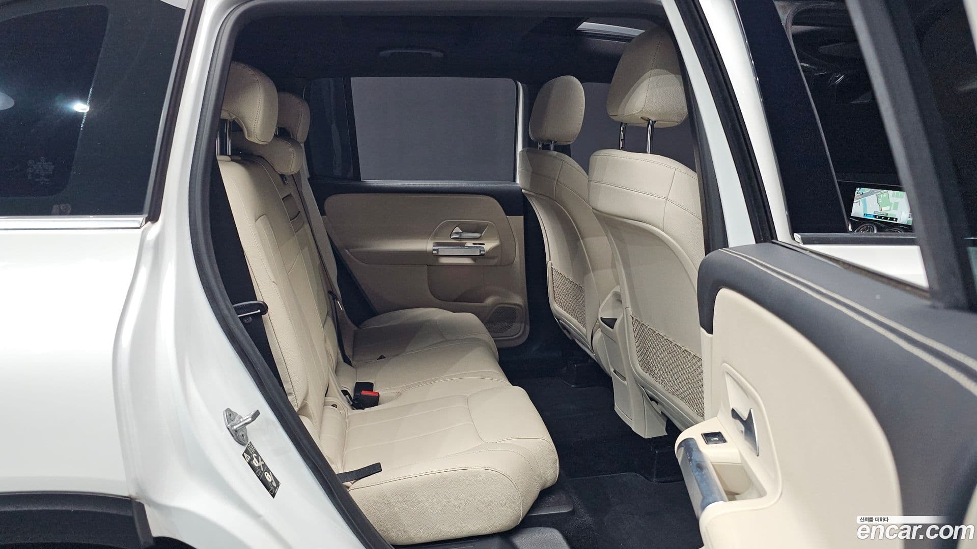 Main__Slider__Photo:GLB-Class Mercedes-Benz 2020.10-11