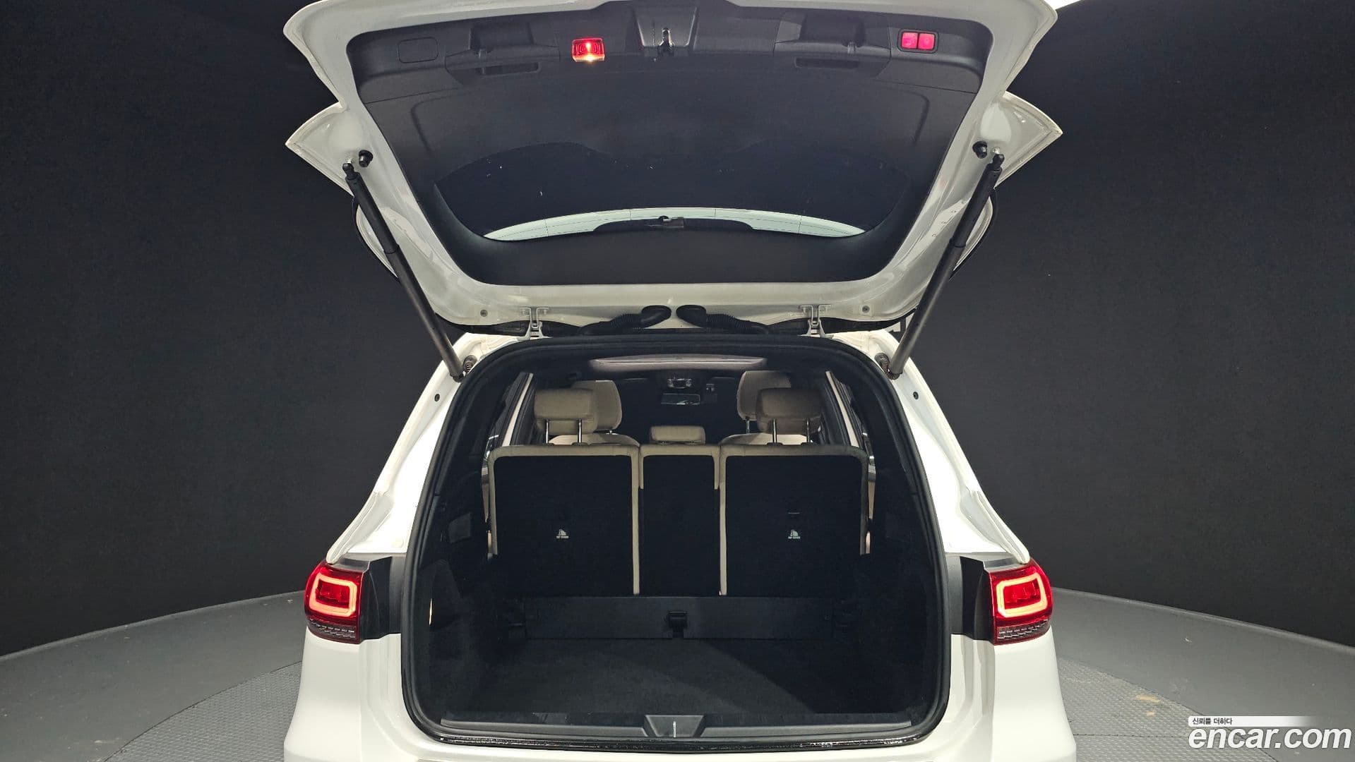 Main__Slider__Photo:GLB-Class Mercedes-Benz 2020.10-19