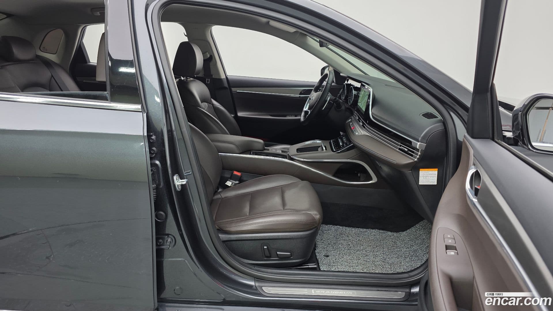 Main__Slider__Photo:Grandeur Hyundai 2021.10-10