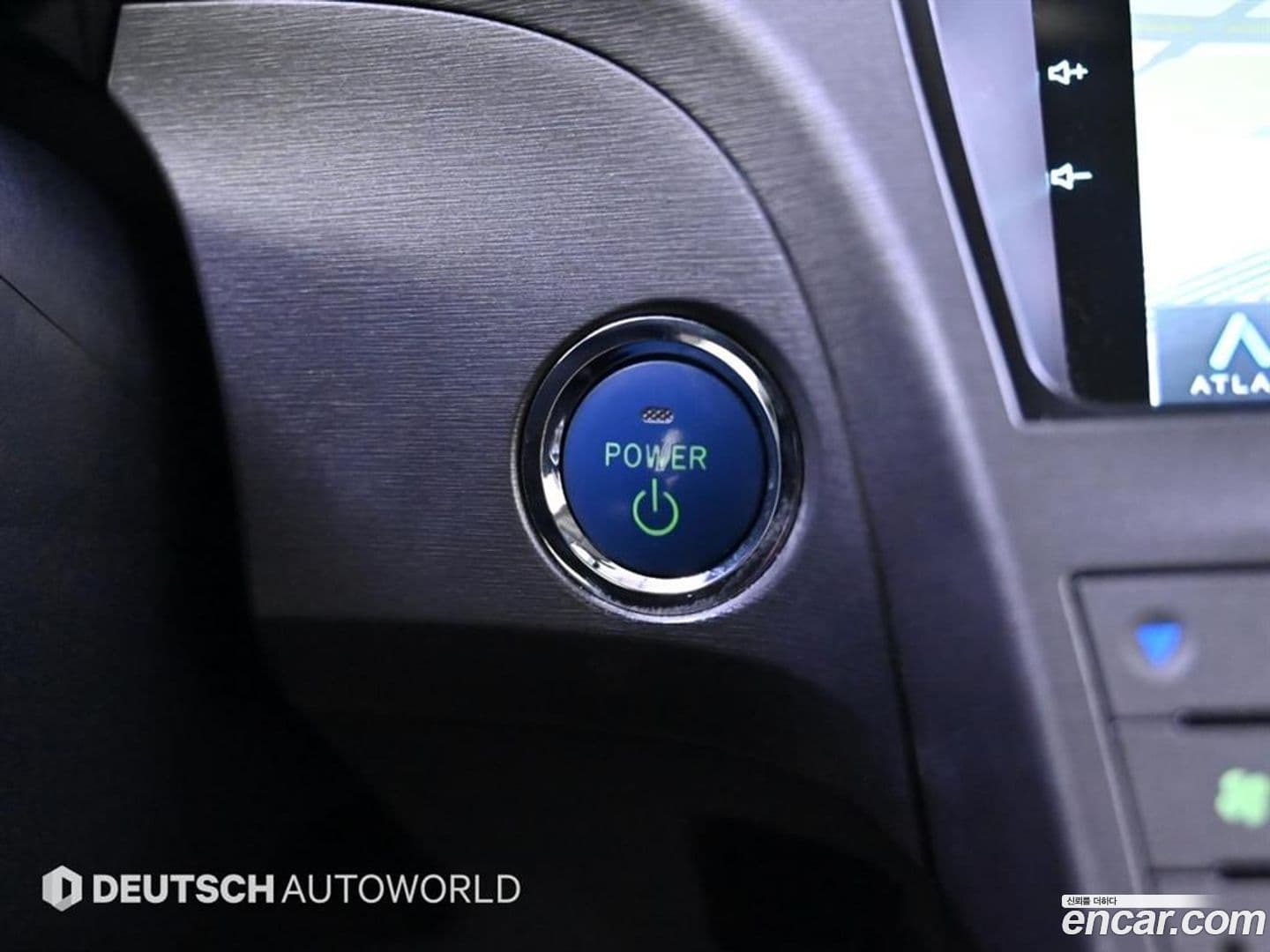 Main__Slider__Photo:Prius Toyota 2013.4-17