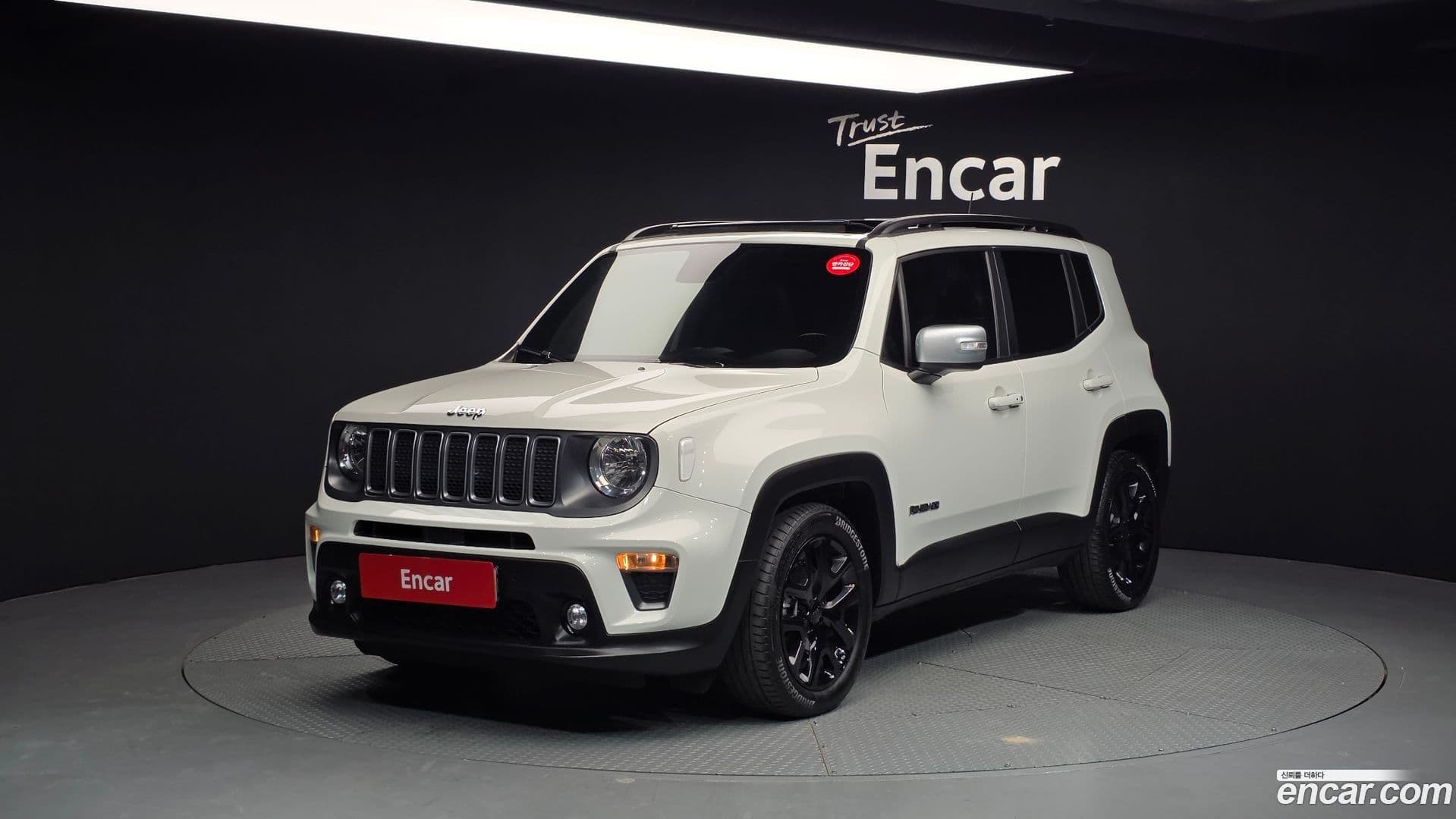 Main__Slider__Photo:Renegade Jeep 2022.6-0