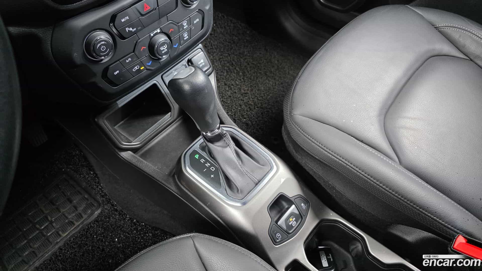 Renegade Jeep 2022.6-INNER-009