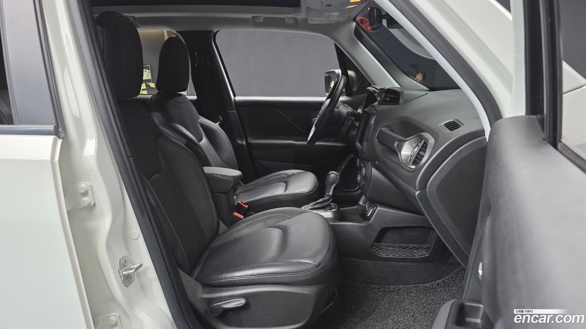 Main__Slider__Photo:Renegade Jeep 2022.6-10