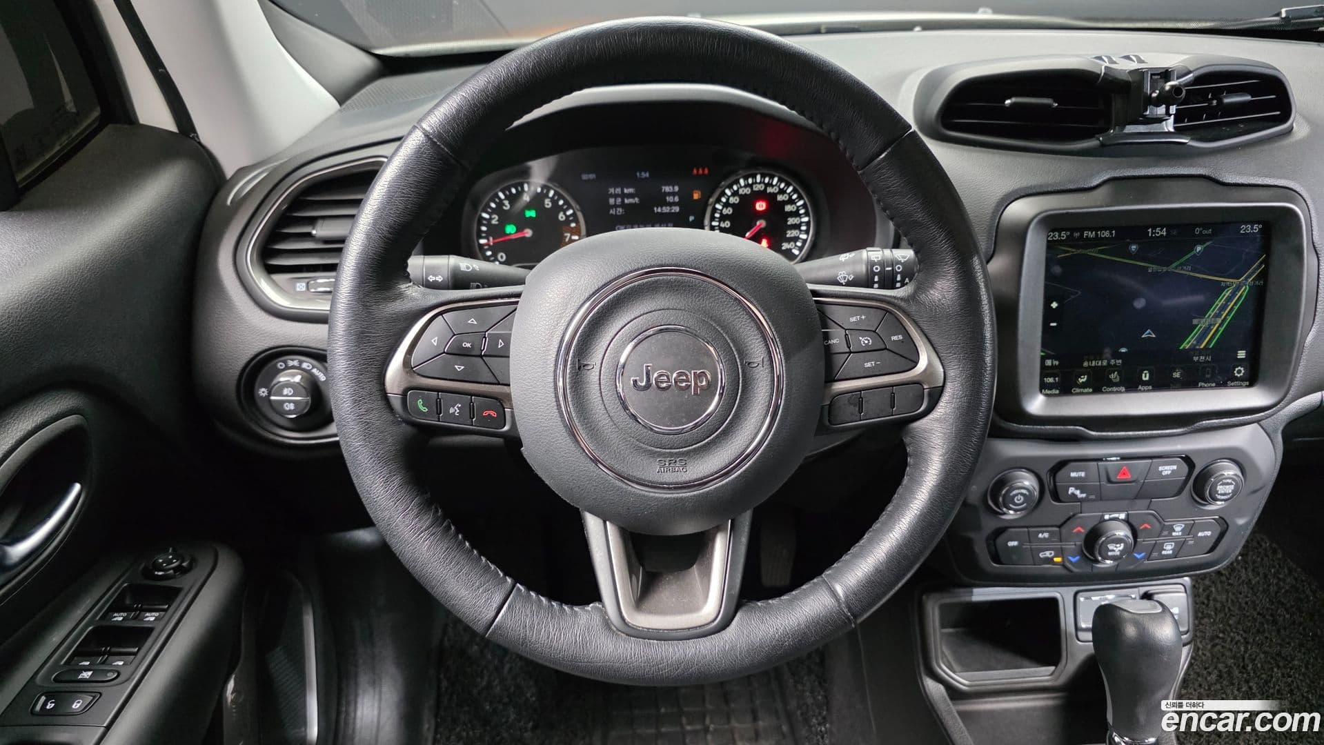 Main__Slider__Photo:Renegade Jeep 2022.6-12