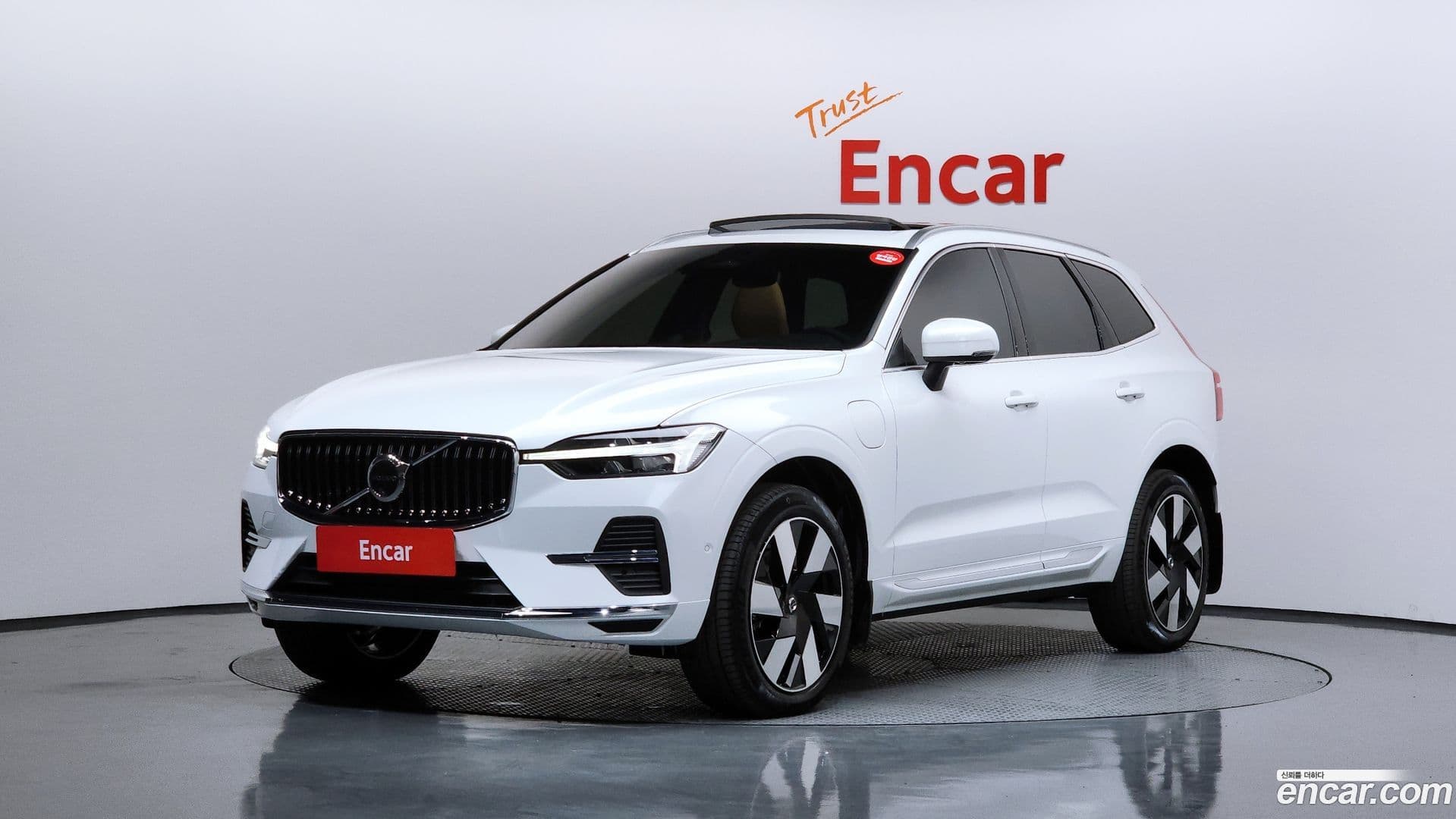 Main__Slider__Photo:XC60 Volvo 2025.7-0