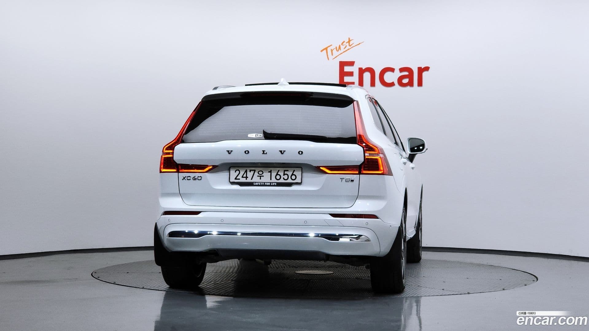 Main__Slider__Photo:XC60 Volvo 2025.7-3