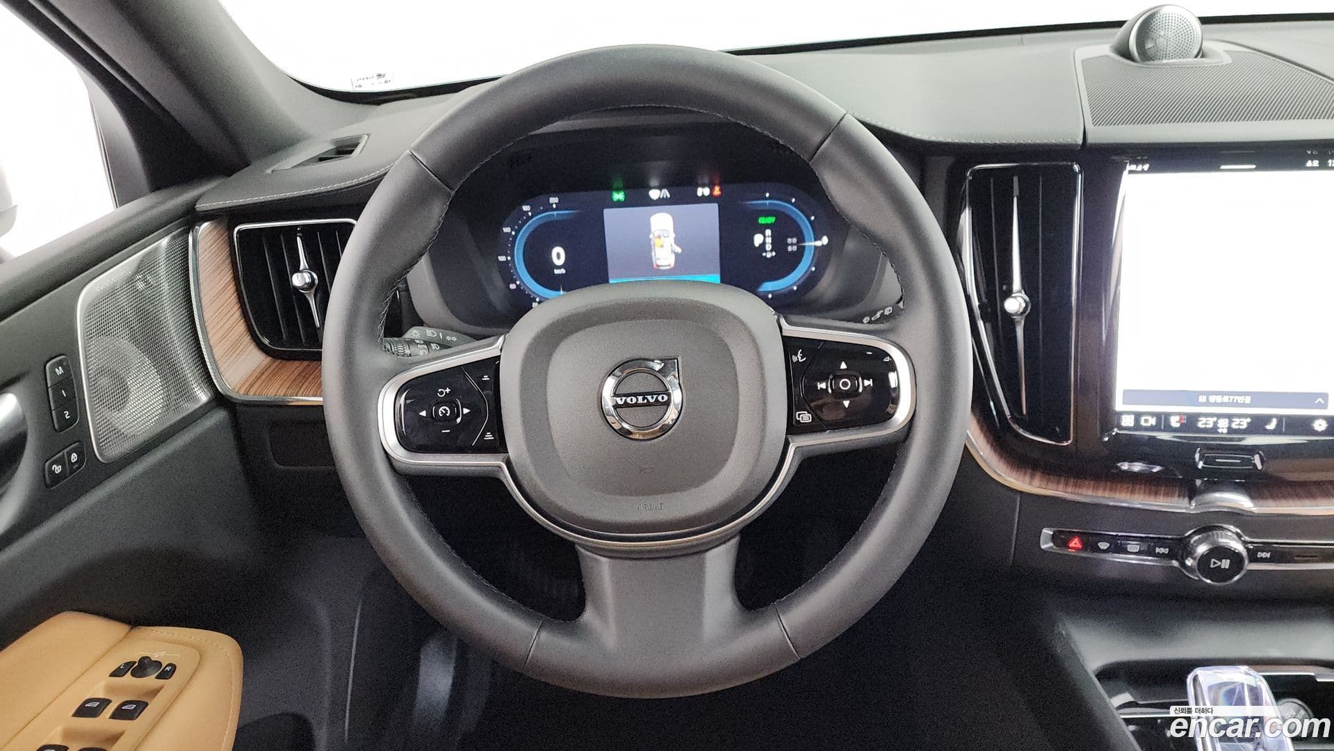 Main__Slider__Photo:XC60 Volvo 2025.7-12