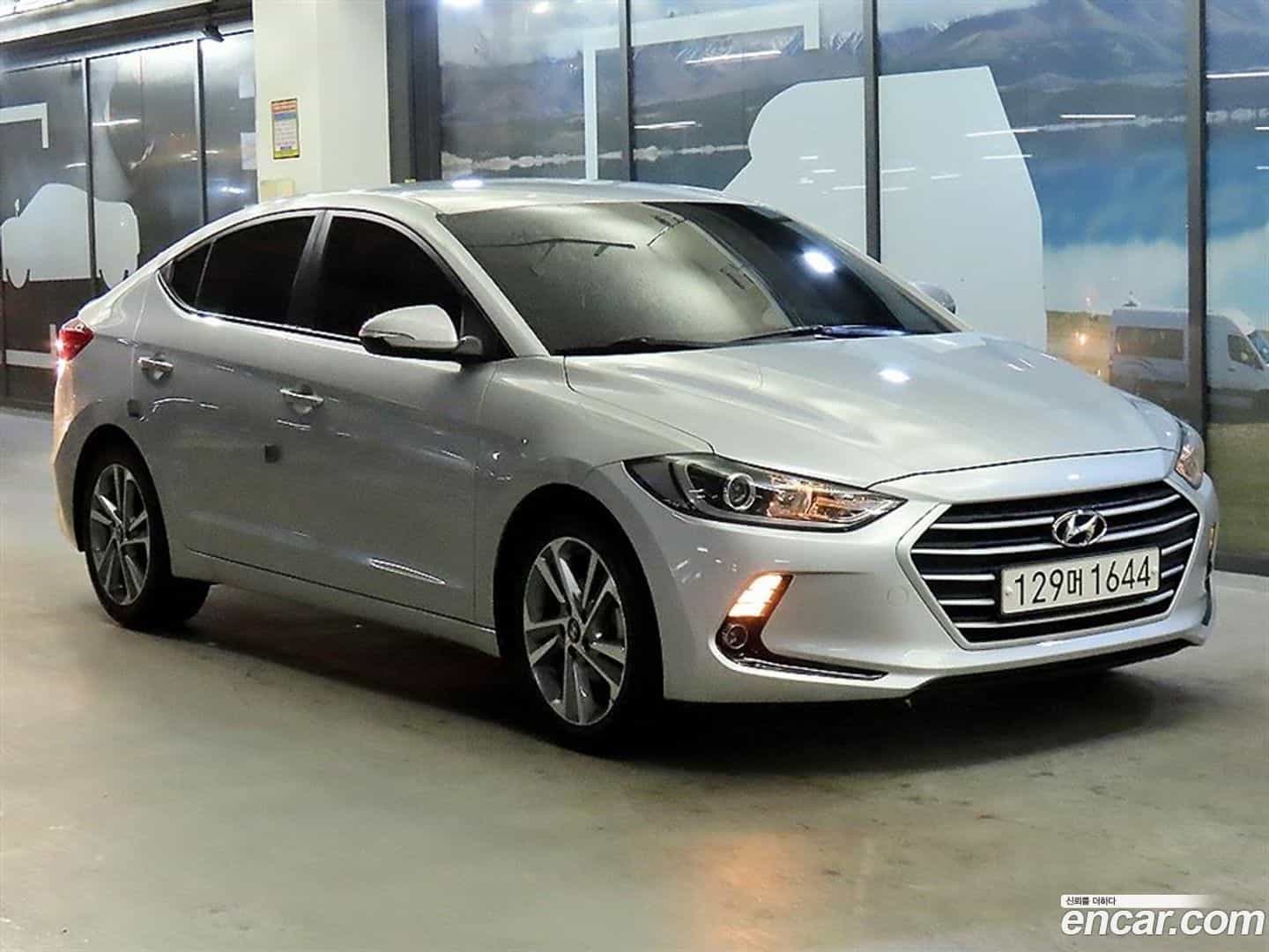 AVANTE Hyundai 2018.6-OUTER-001