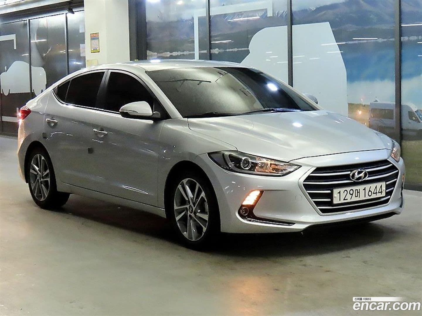 Main__Slider__Photo:AVANTE Hyundai 2018.6-0