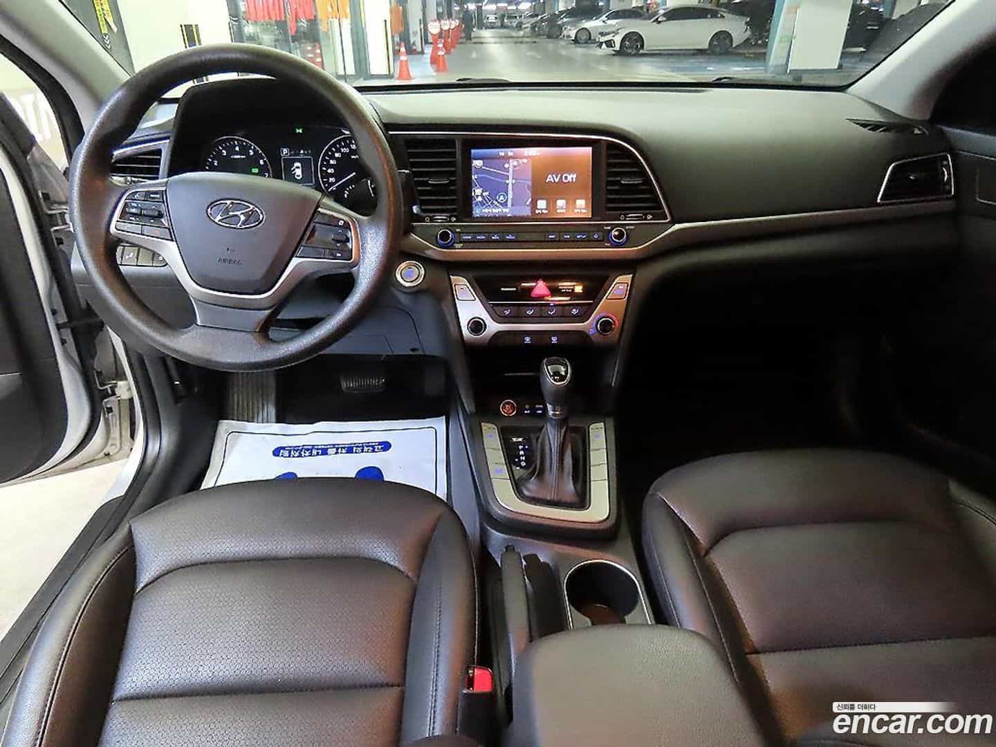 AVANTE Hyundai 2018.6-INNER-006