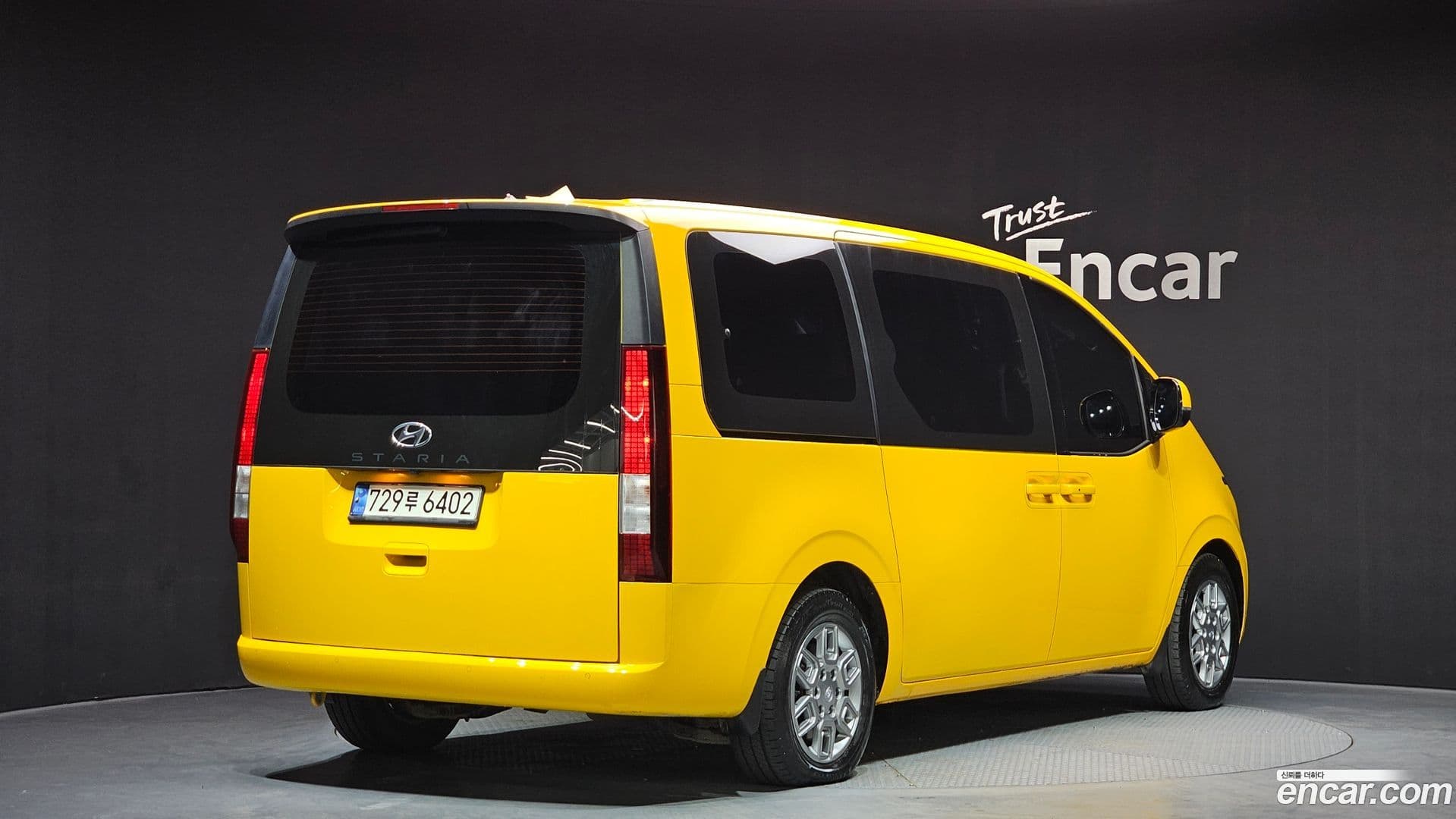 Main__Slider__Photo:Staria Hyundai 2021.10-1