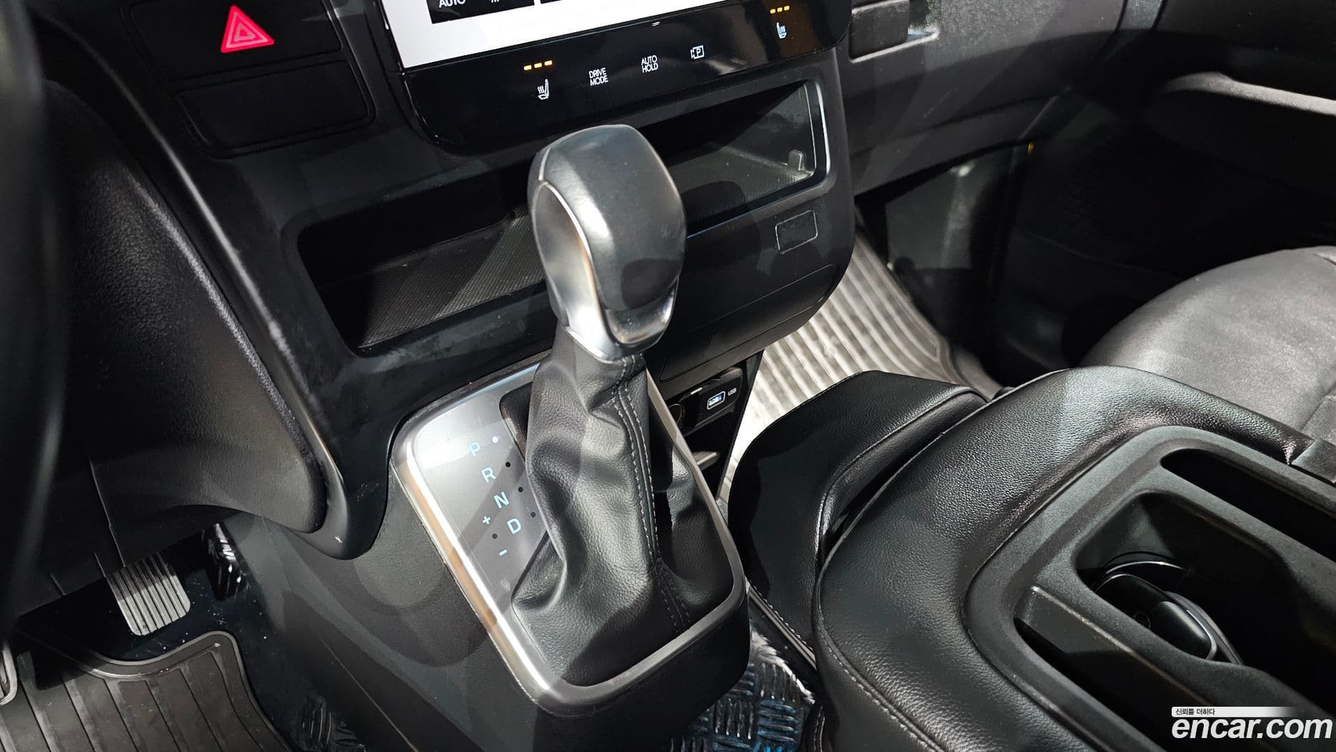 Main__Slider__Photo:Staria Hyundai 2021.10-8