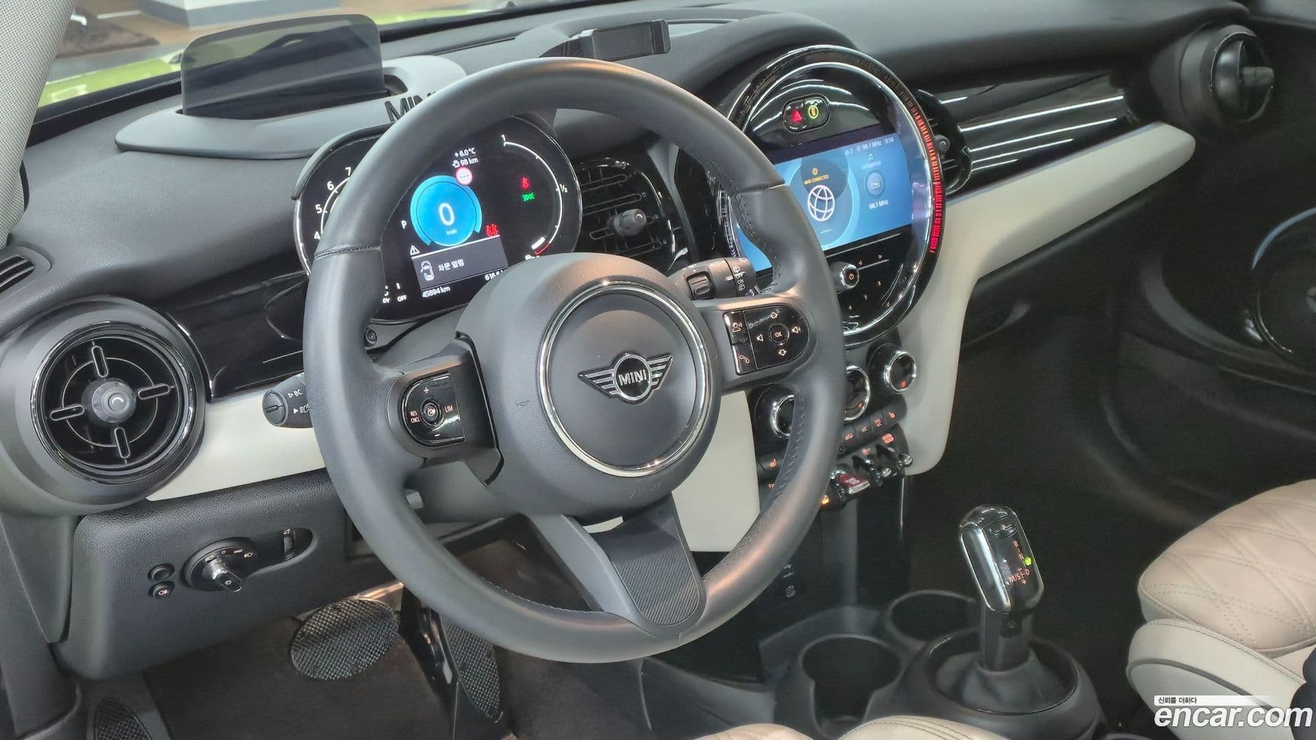 Main__Slider__Photo:Cooper Mini 2023.1-4