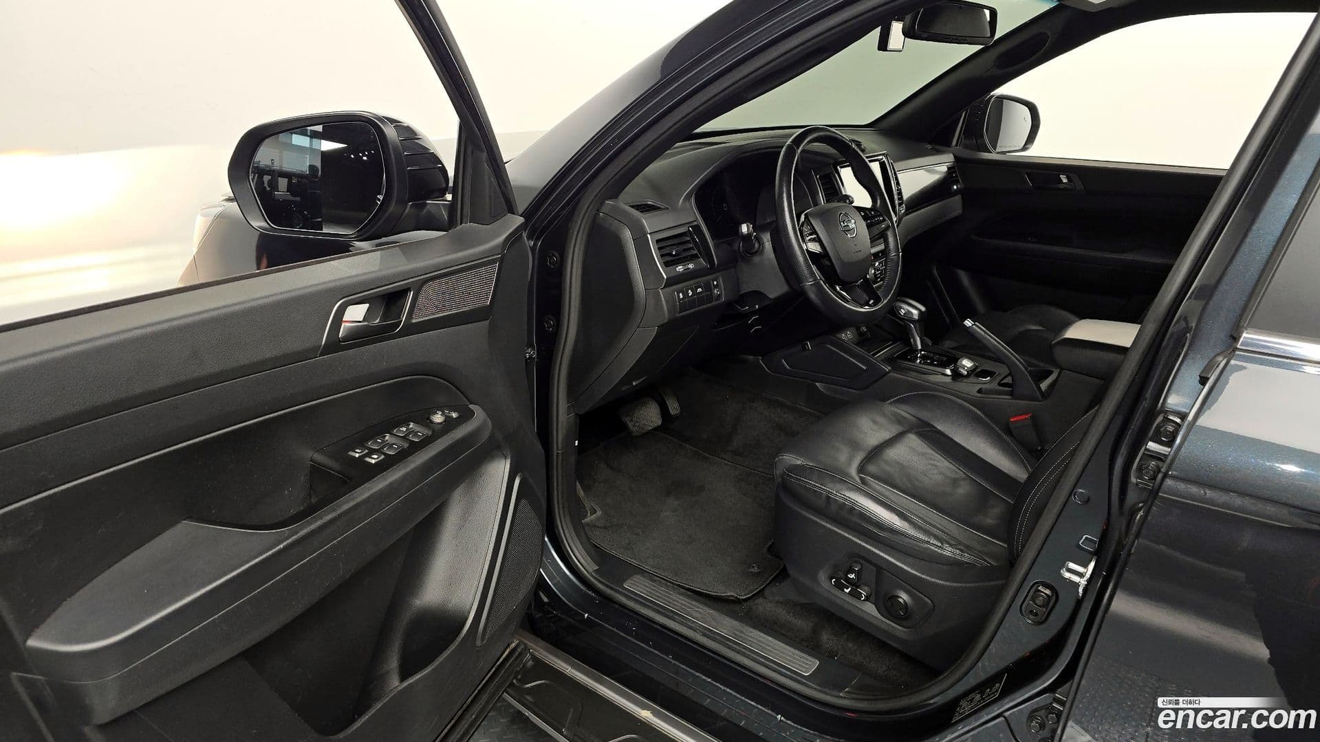 Main__Slider__Photo:Rexton KG_Mobility_Ssangyong 2022.0-9