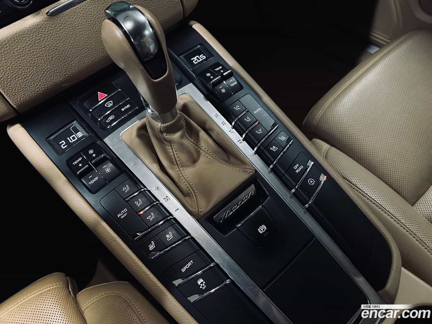 Macan Porsche 2014.9-INNER-009