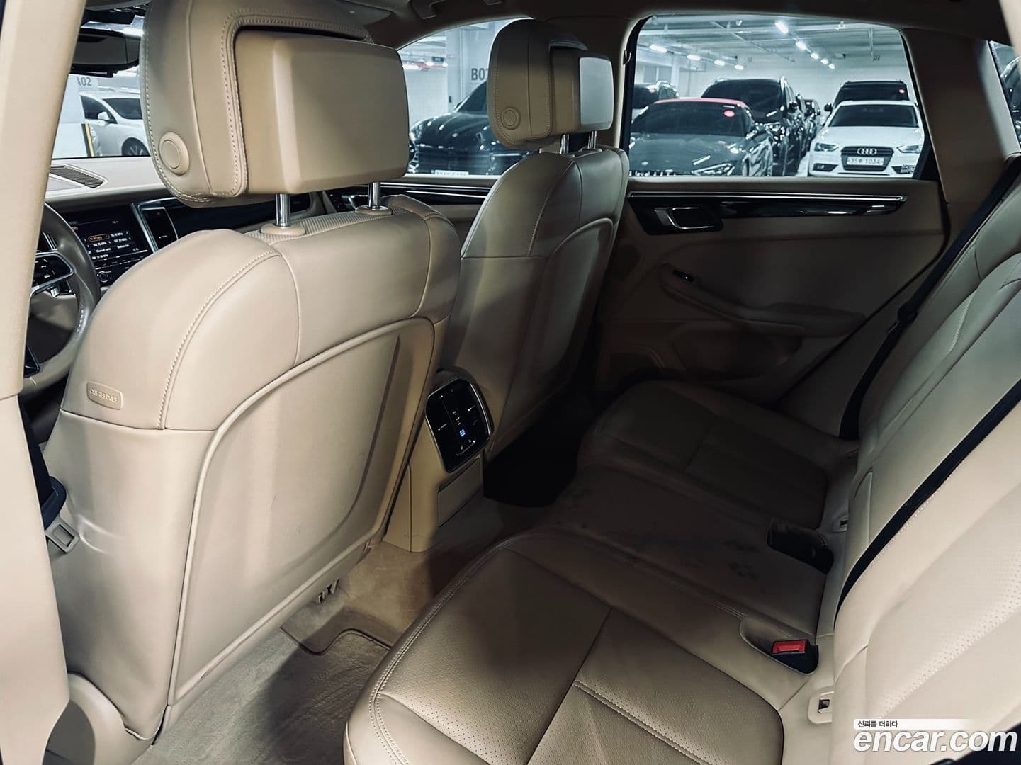 Main__Slider__Photo:Macan Porsche 2014.9-9