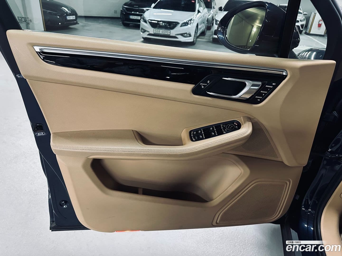 Main__Slider__Photo:Macan Porsche 2014.9-17