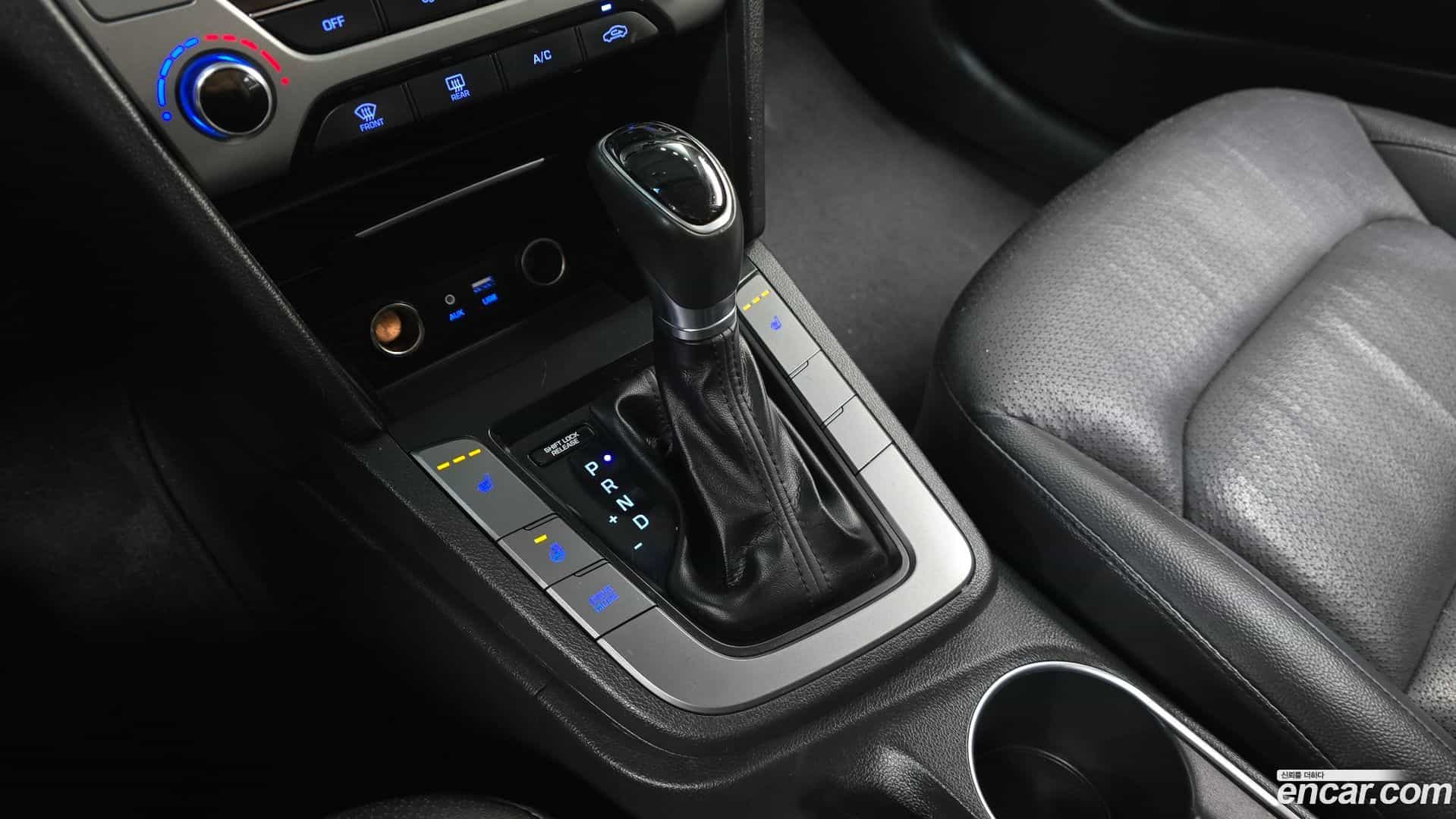 AVANTE Hyundai 2016.3-INNER-009