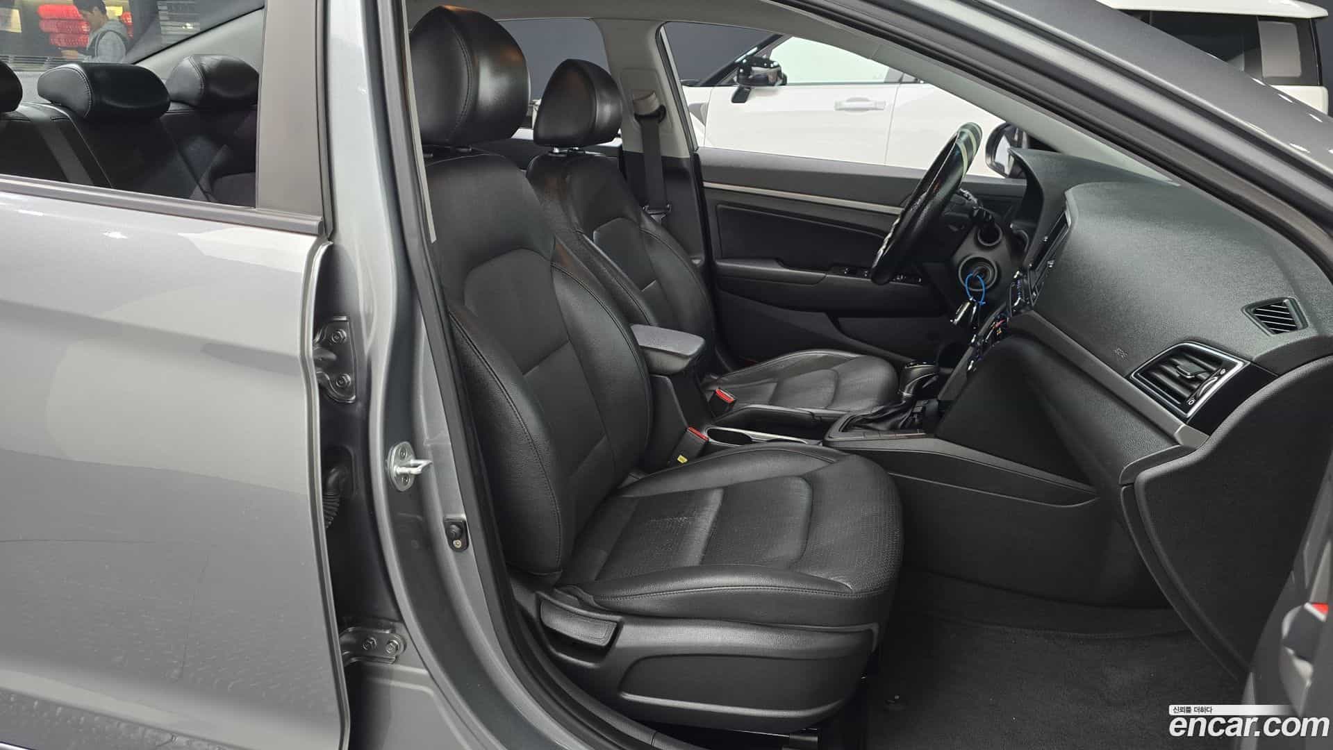 AVANTE Hyundai 2016.3-INNER-010