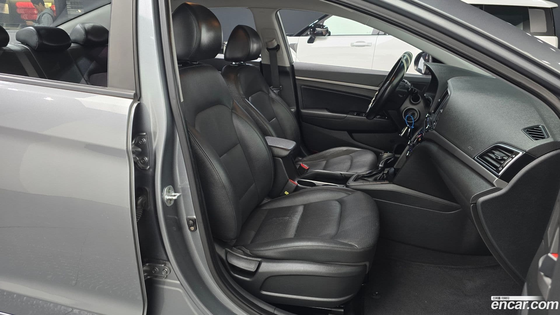 Main__Slider__Photo:AVANTE Hyundai 2016.3-9