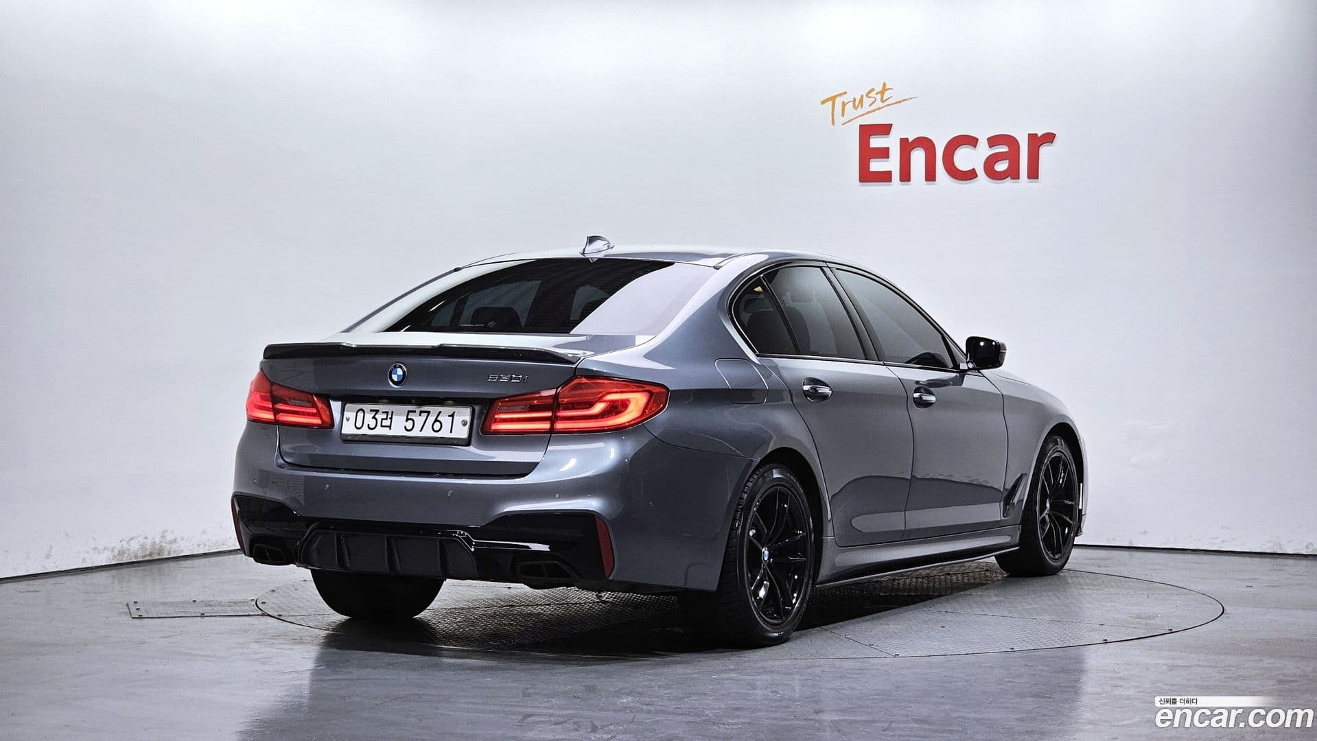 Main__Slider__Photo:5-Series BMW 2017.5-1