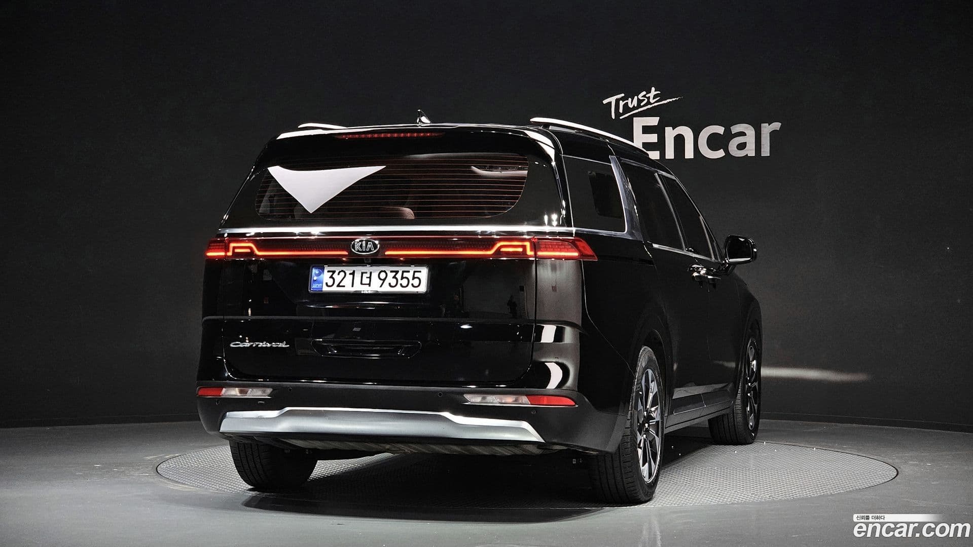 Main__Slider__Photo:Canival Kia 2021.0-3