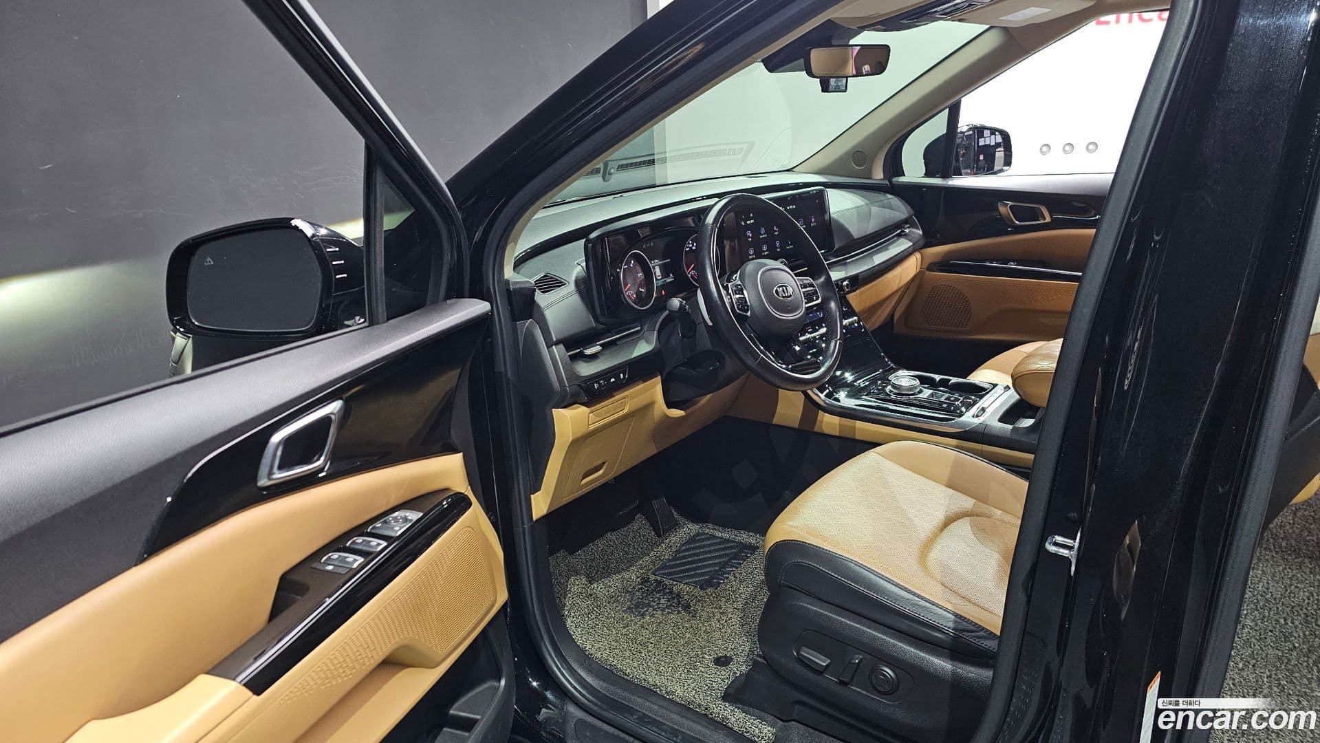 Main__Slider__Photo:Canival Kia 2021.0-10