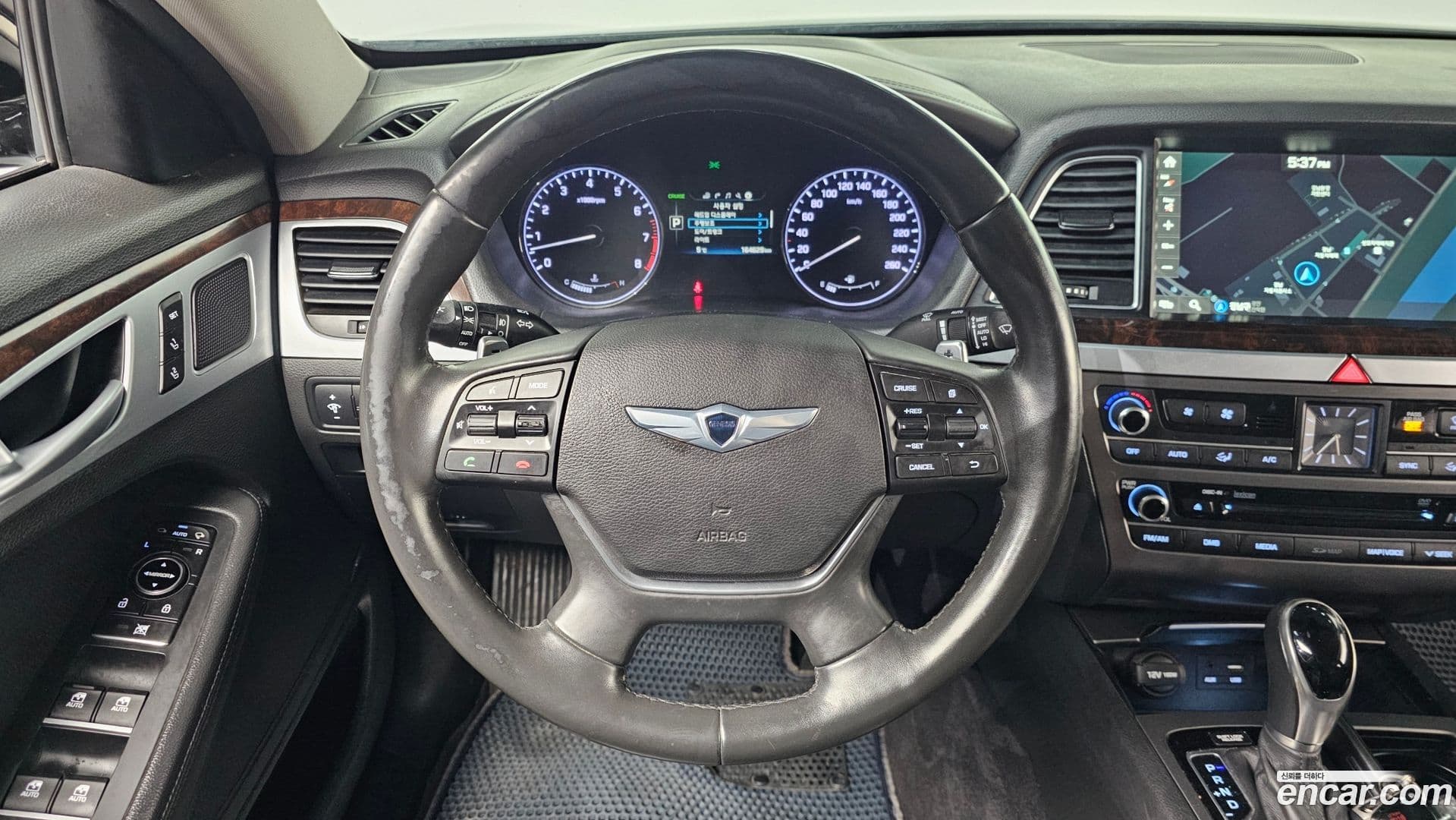 Main__Slider__Photo:Genesis Hyundai 2016.1-12