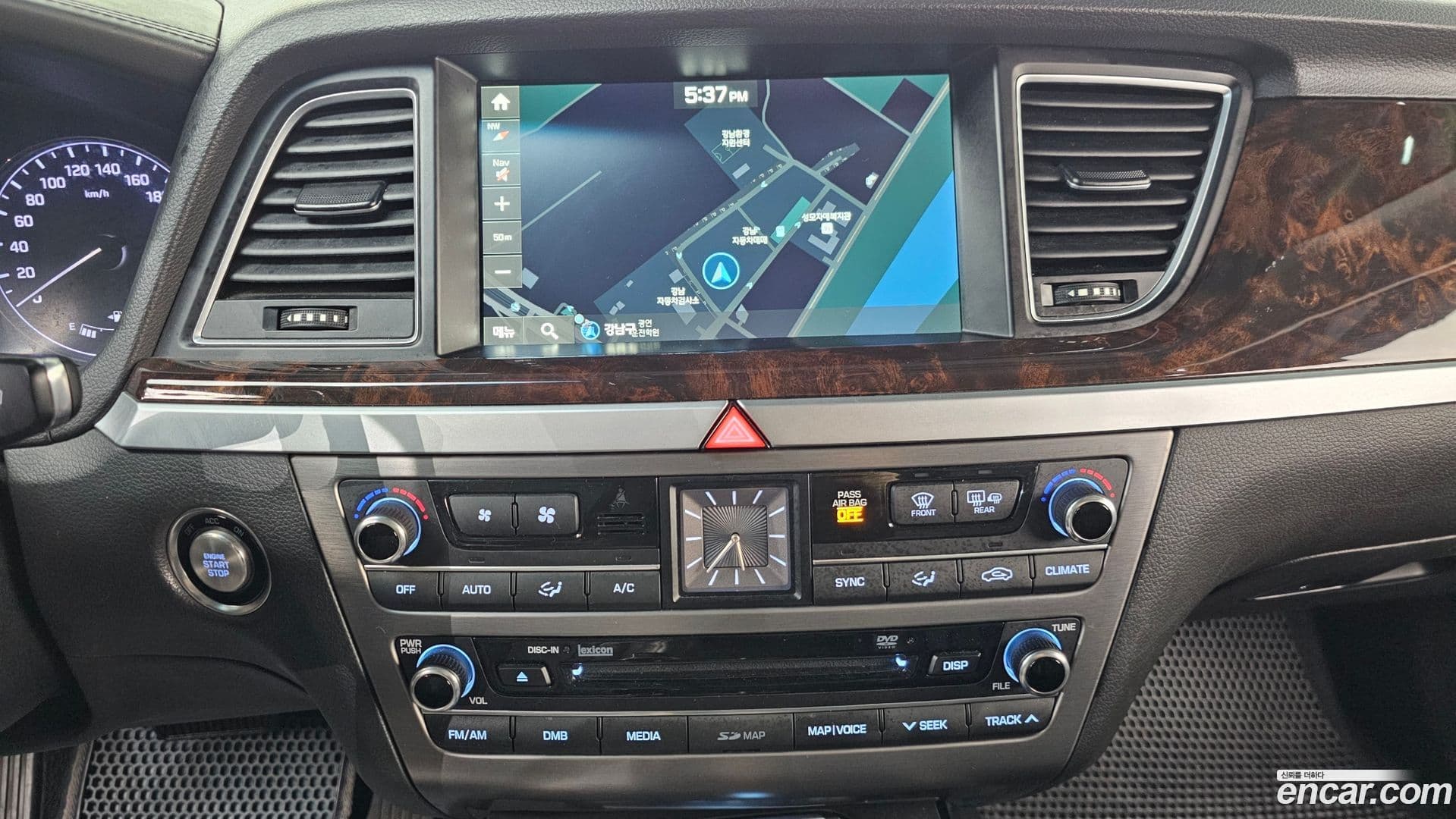 Main__Slider__Photo:Genesis Hyundai 2016.1-14