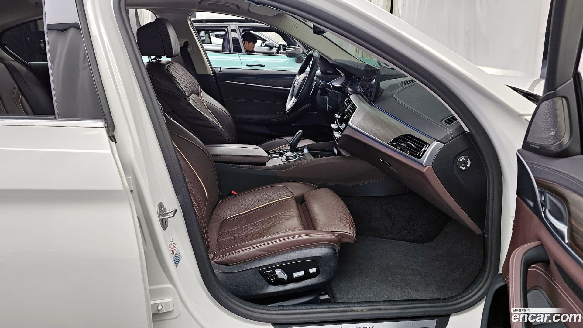 Main__Slider__Photo:5-Series BMW 2022.3-10