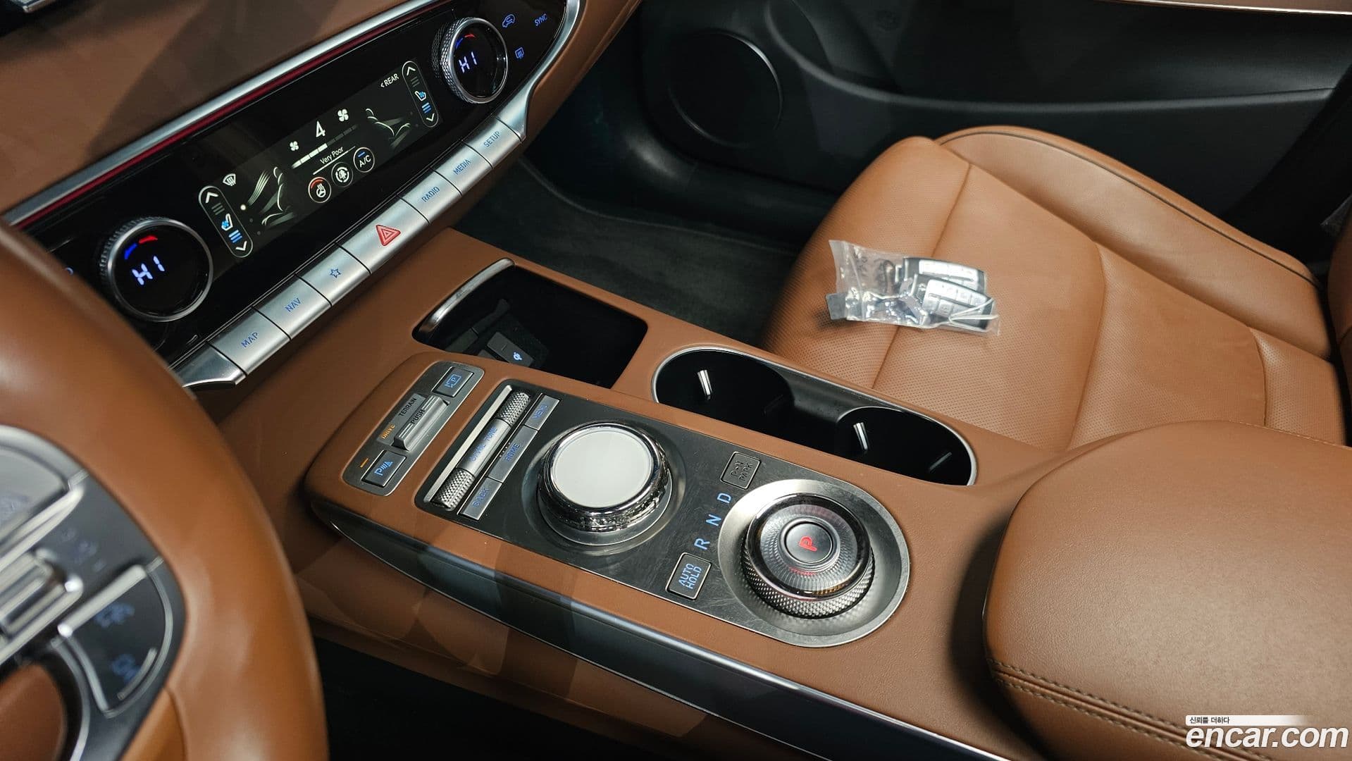 Main__Slider__Photo:GV70 Genesis 2022.3-8