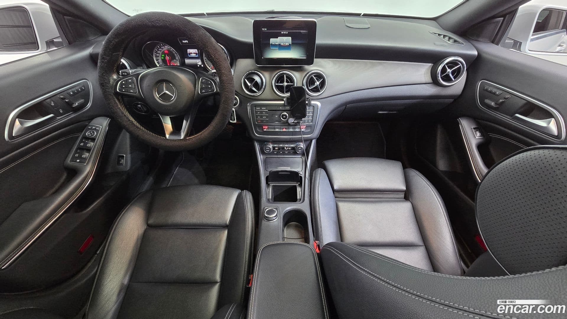 Main__Slider__Photo:CLA-Class Mercedes-Benz 2016.3-6