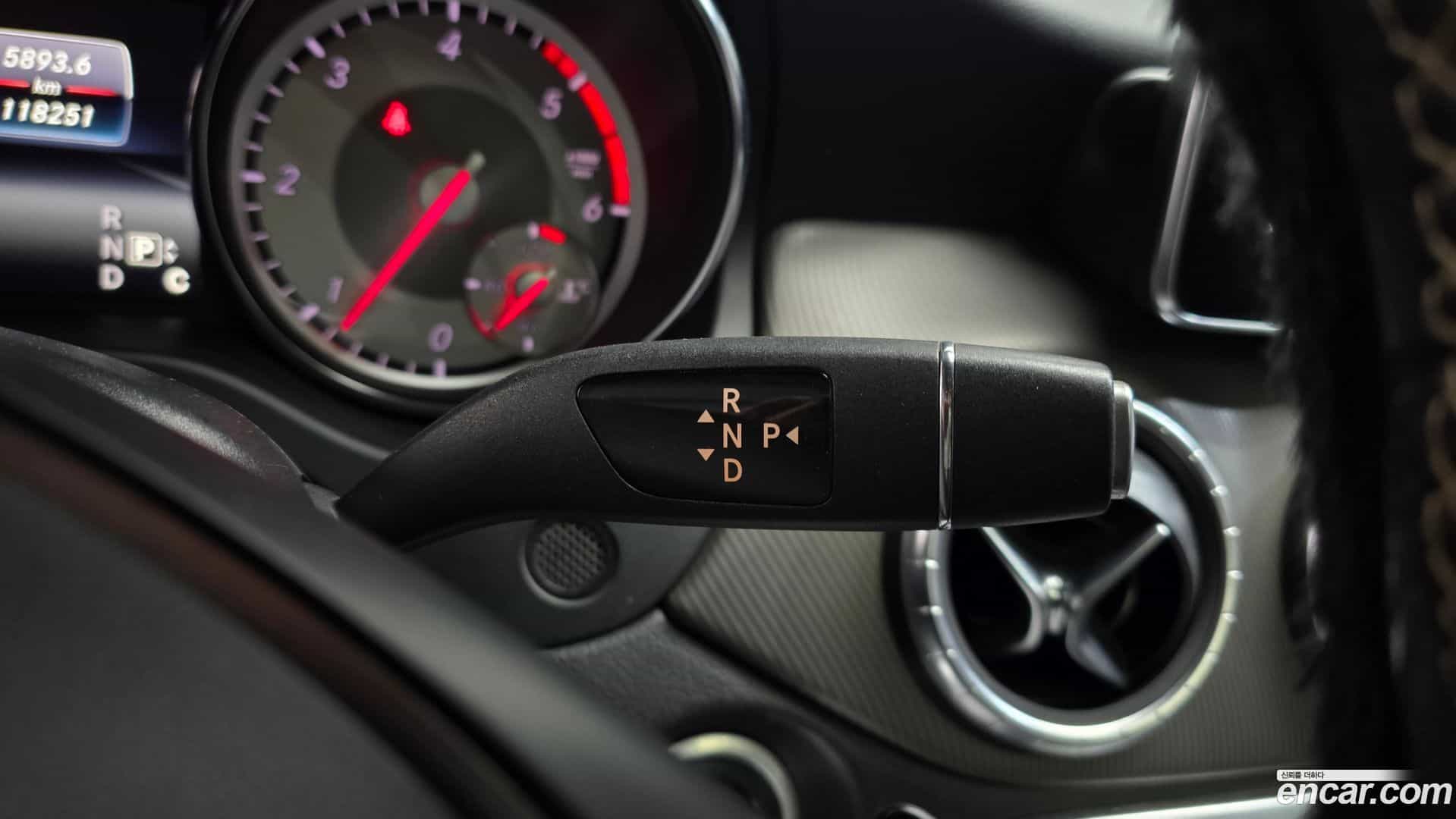 CLA-Class Mercedes-Benz 2016.3-INNER-009