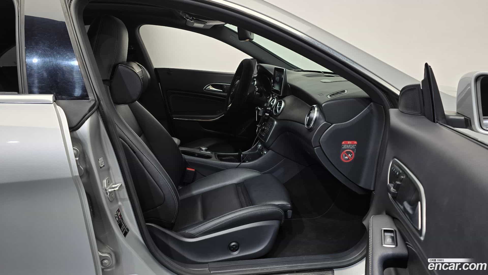 CLA-Class Mercedes-Benz 2016.3-OPTION-015