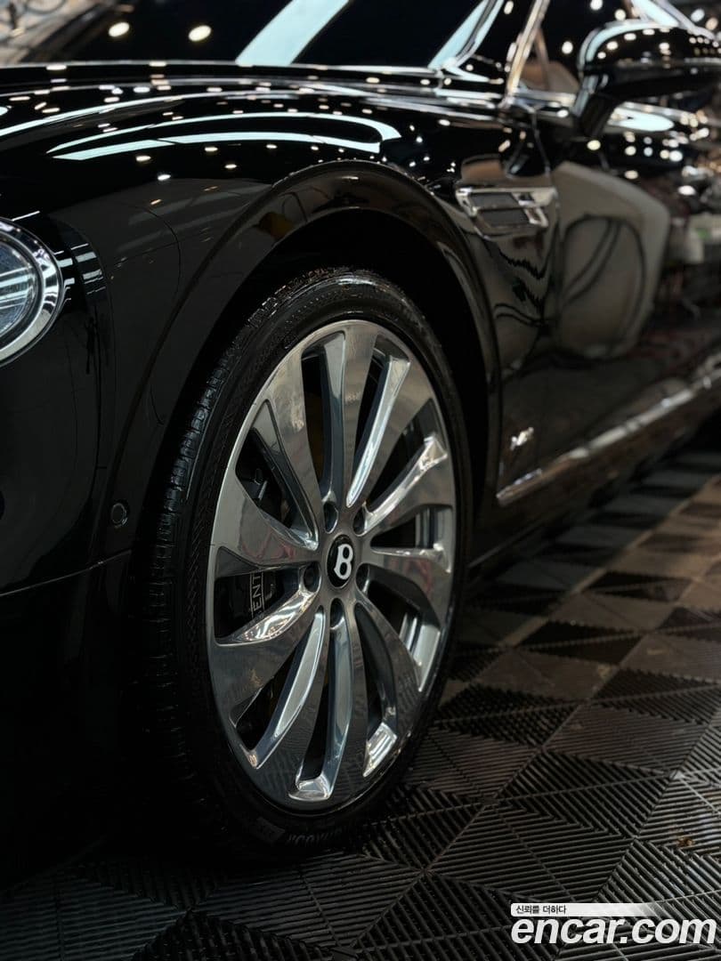 Main__Slider__Photo:Flying Spur Bentley 2021.1-7