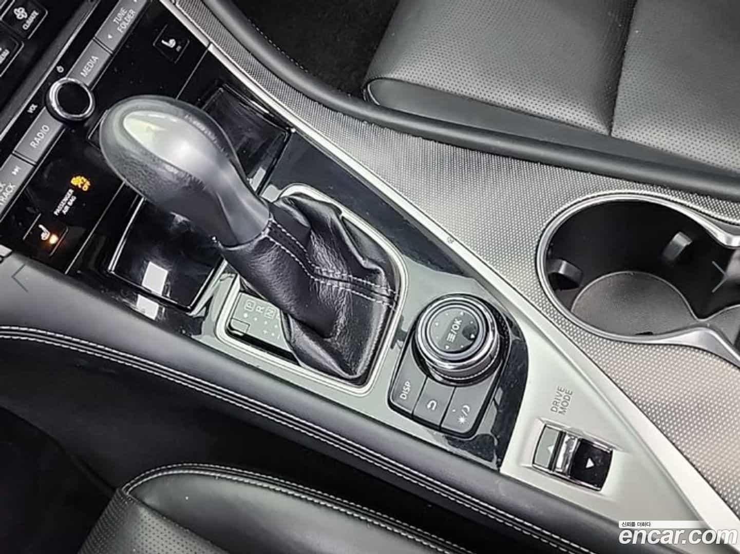 Q50 Infiniti 2016.6-INNER-008