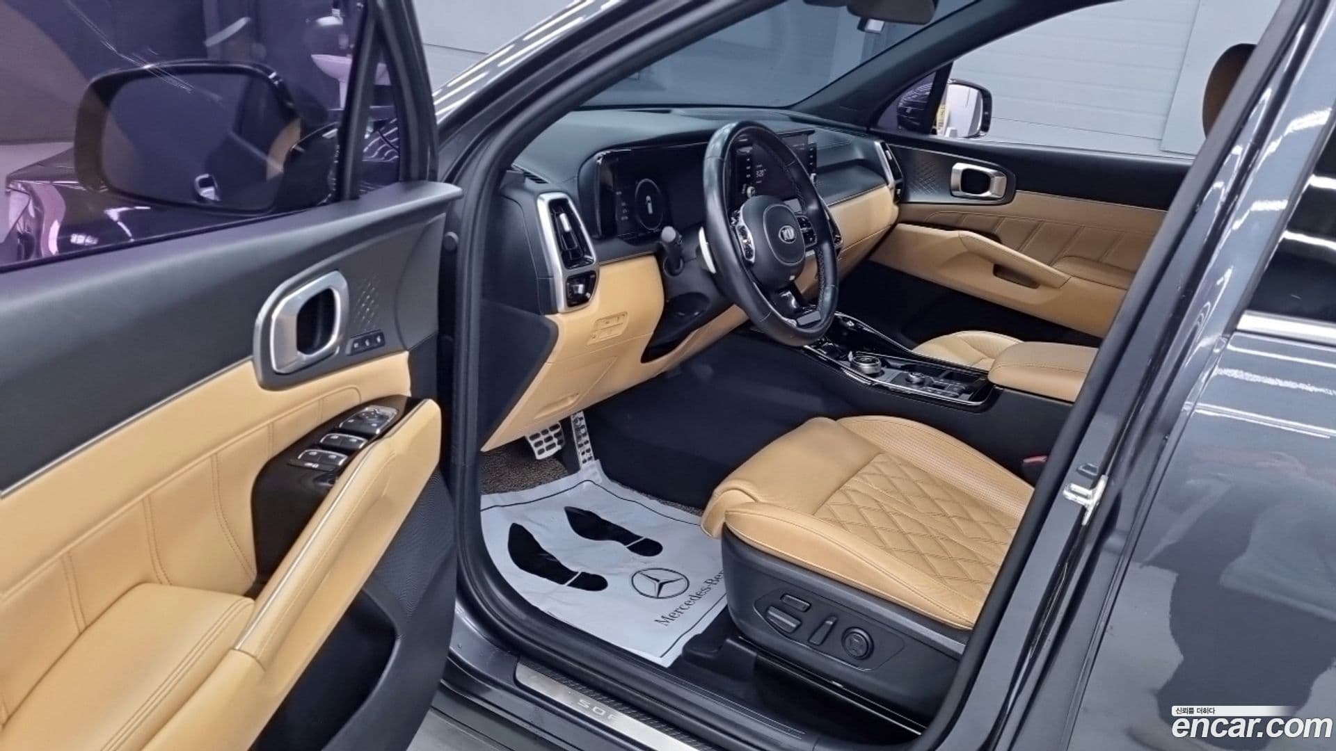 Main__Slider__Photo:Sorento Kia 2021.1-9