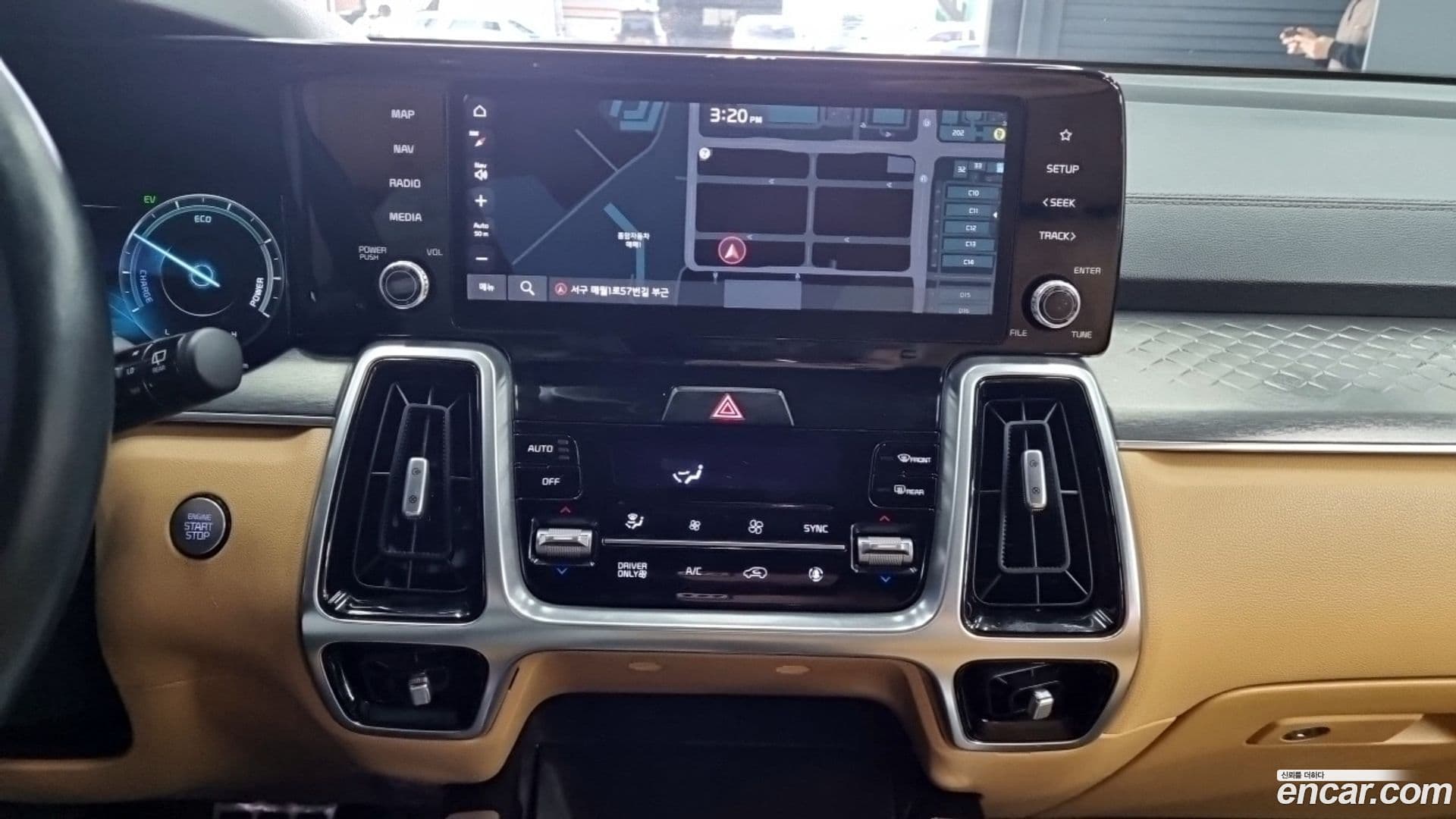 Main__Slider__Photo:Sorento Kia 2021.1-12