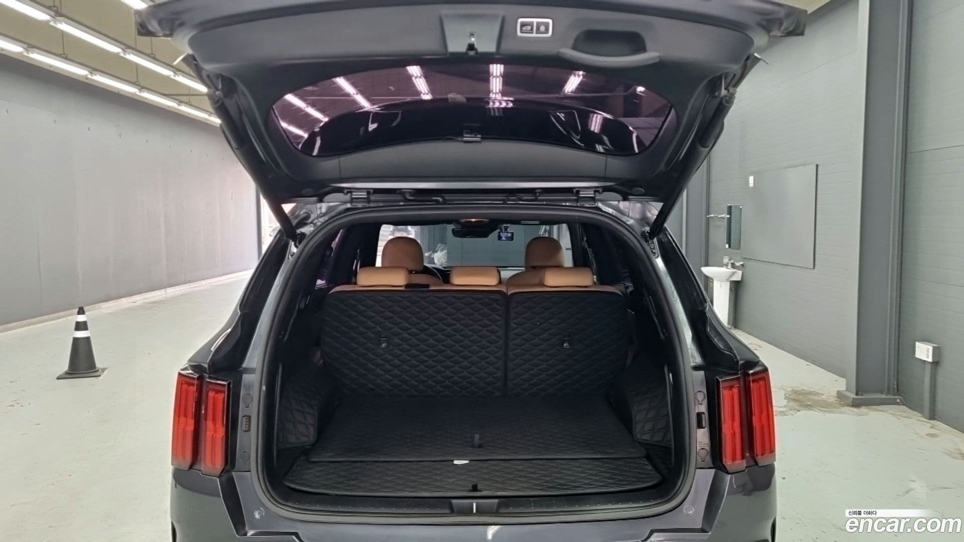 Main__Slider__Photo:Sorento Kia 2021.1-16