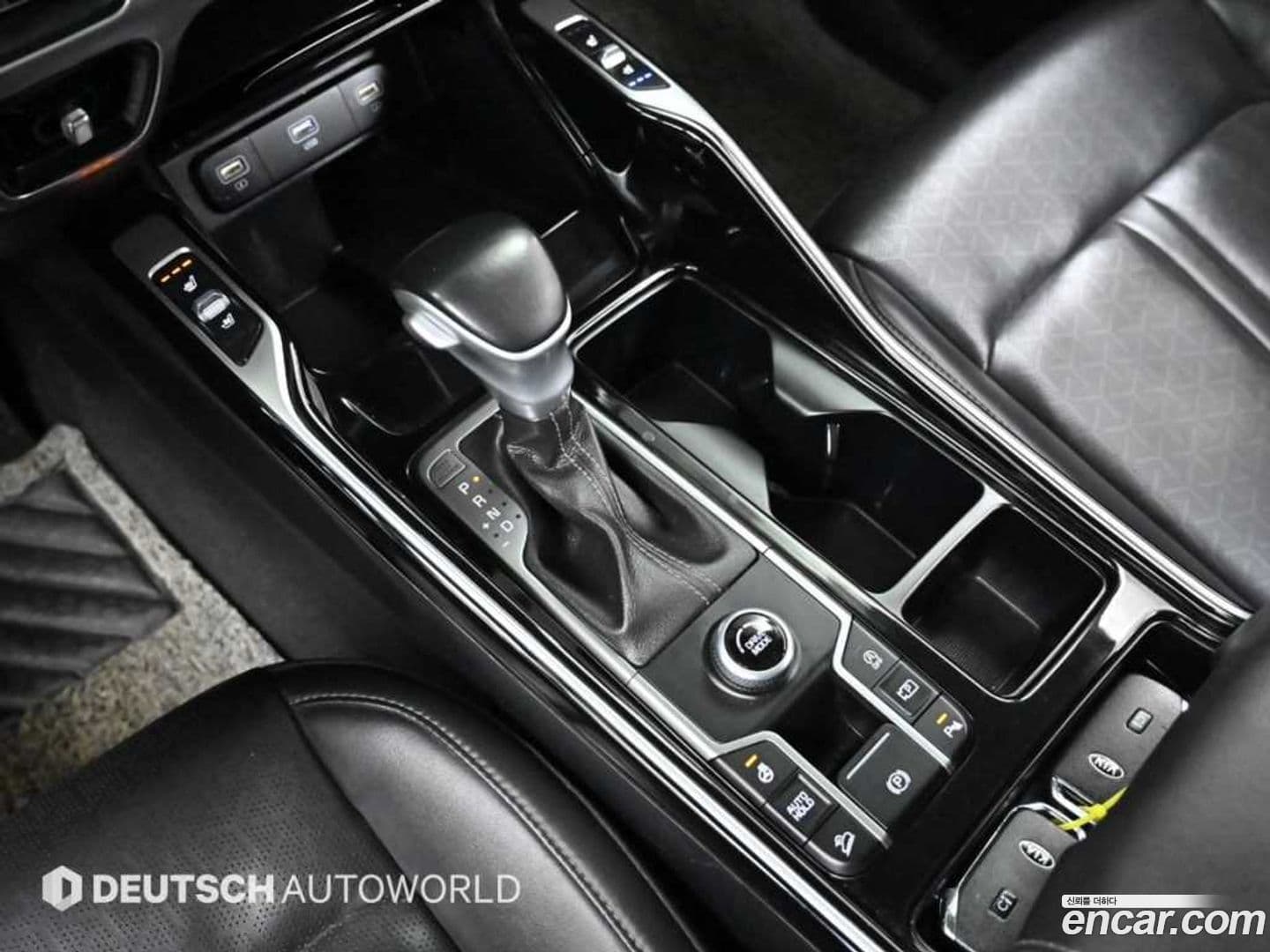 Main__Slider__Photo:Sorento Kia 2021.3-8