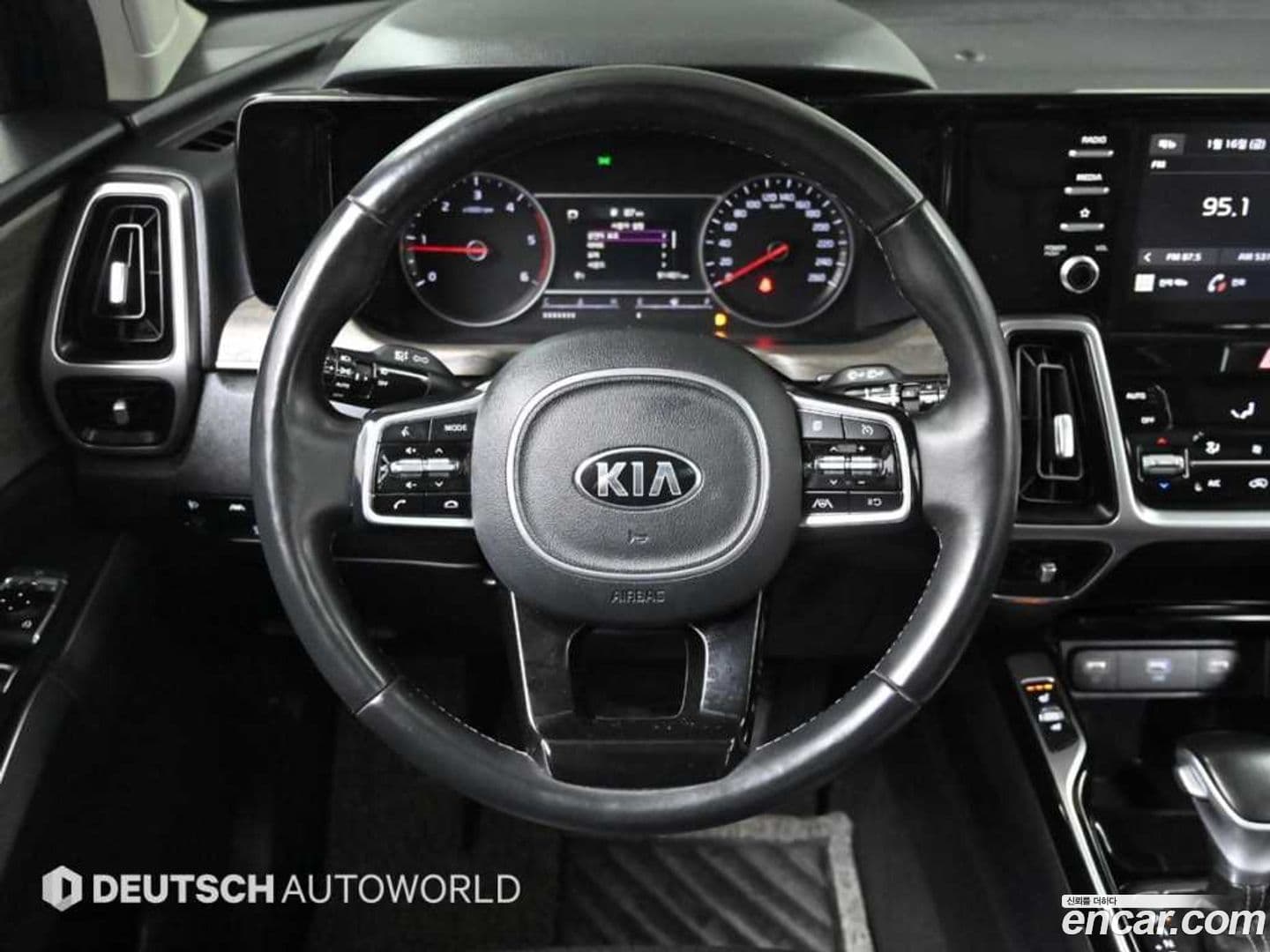Main__Slider__Photo:Sorento Kia 2021.3-12