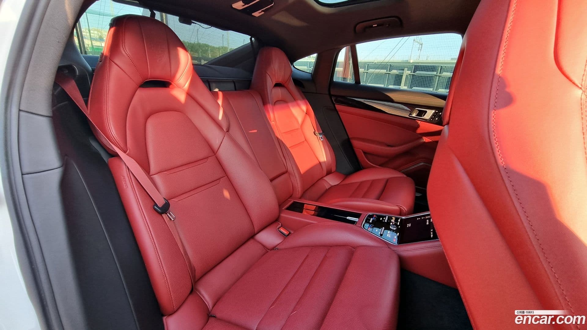 Main__Slider__Photo:Panamera Porsche 2021.3-8