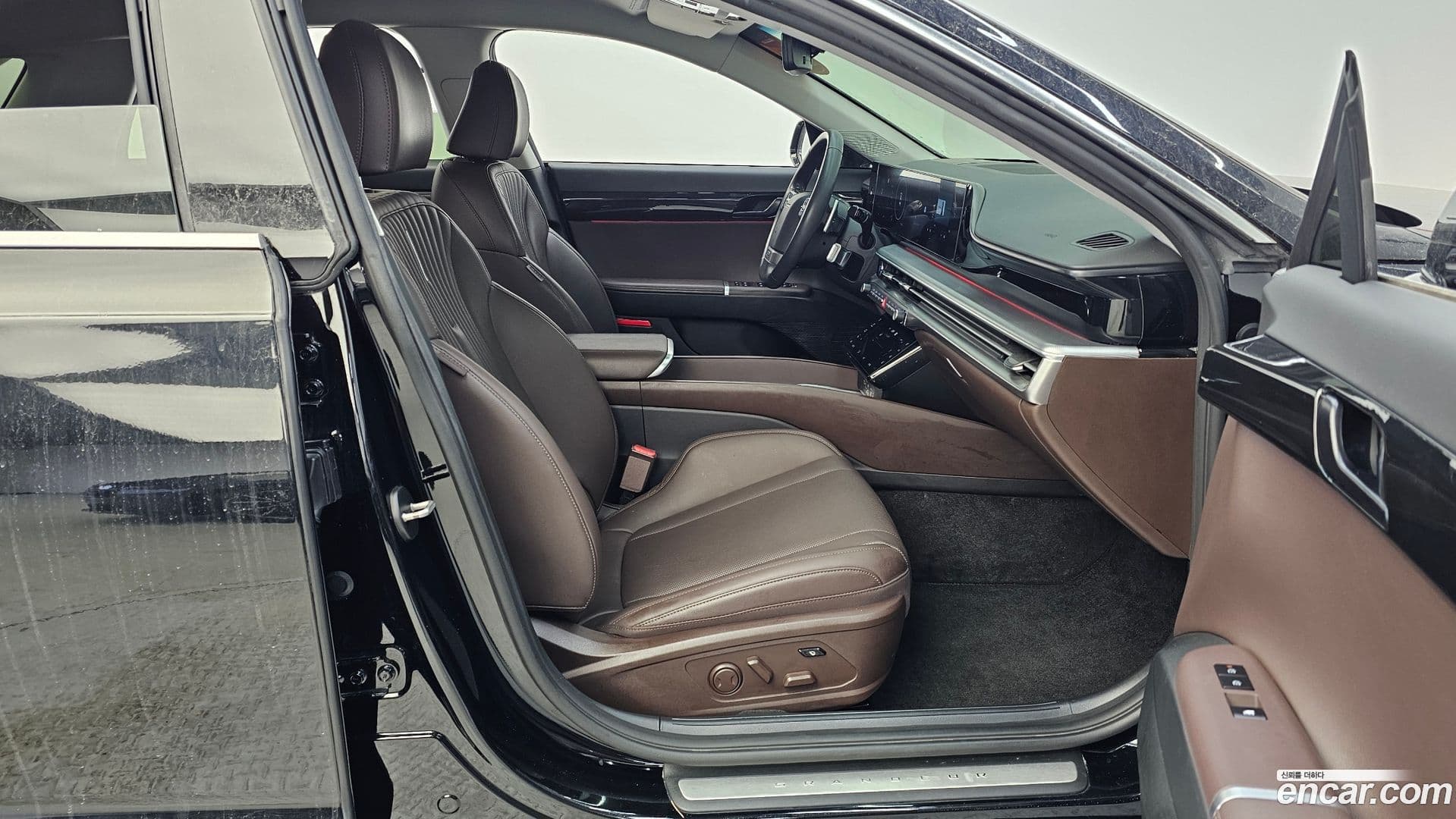 Main__Slider__Photo:Grandeur Hyundai 2022.11-10