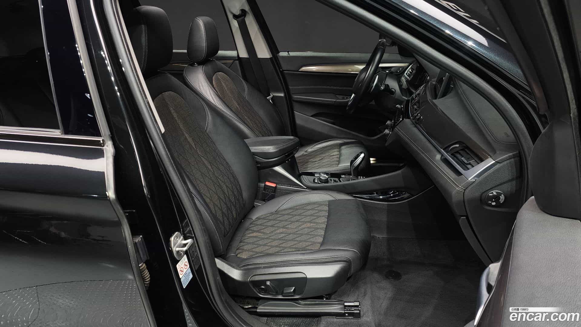 X1 BMW 2021.0-INNER-010