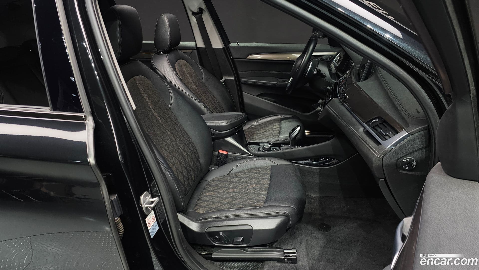 Main__Slider__Photo:X1 BMW 2021.0-9