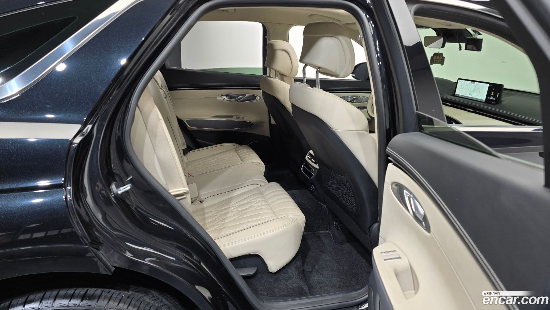 Main__Slider__Photo:GV70 Genesis 2022.11-11