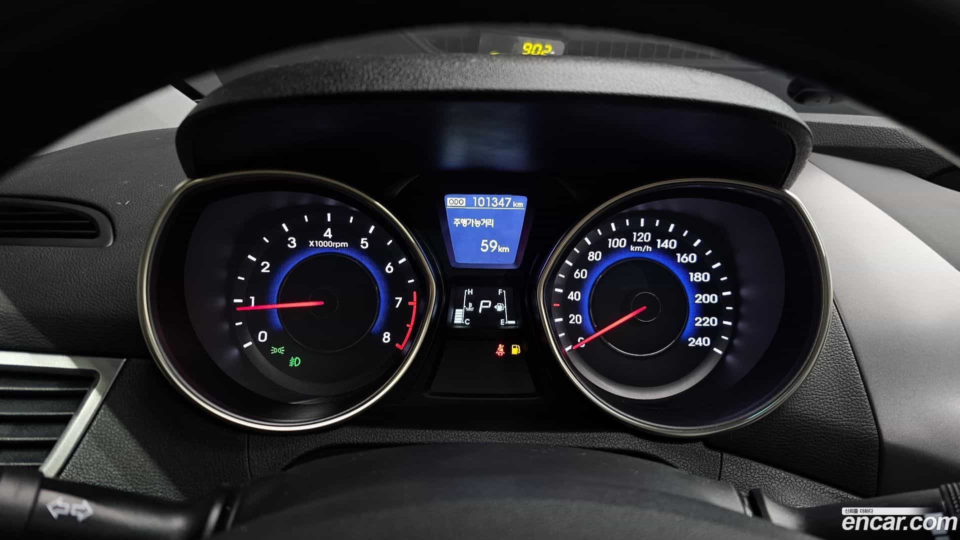 AVANTE Hyundai 2013.1-INNER-008