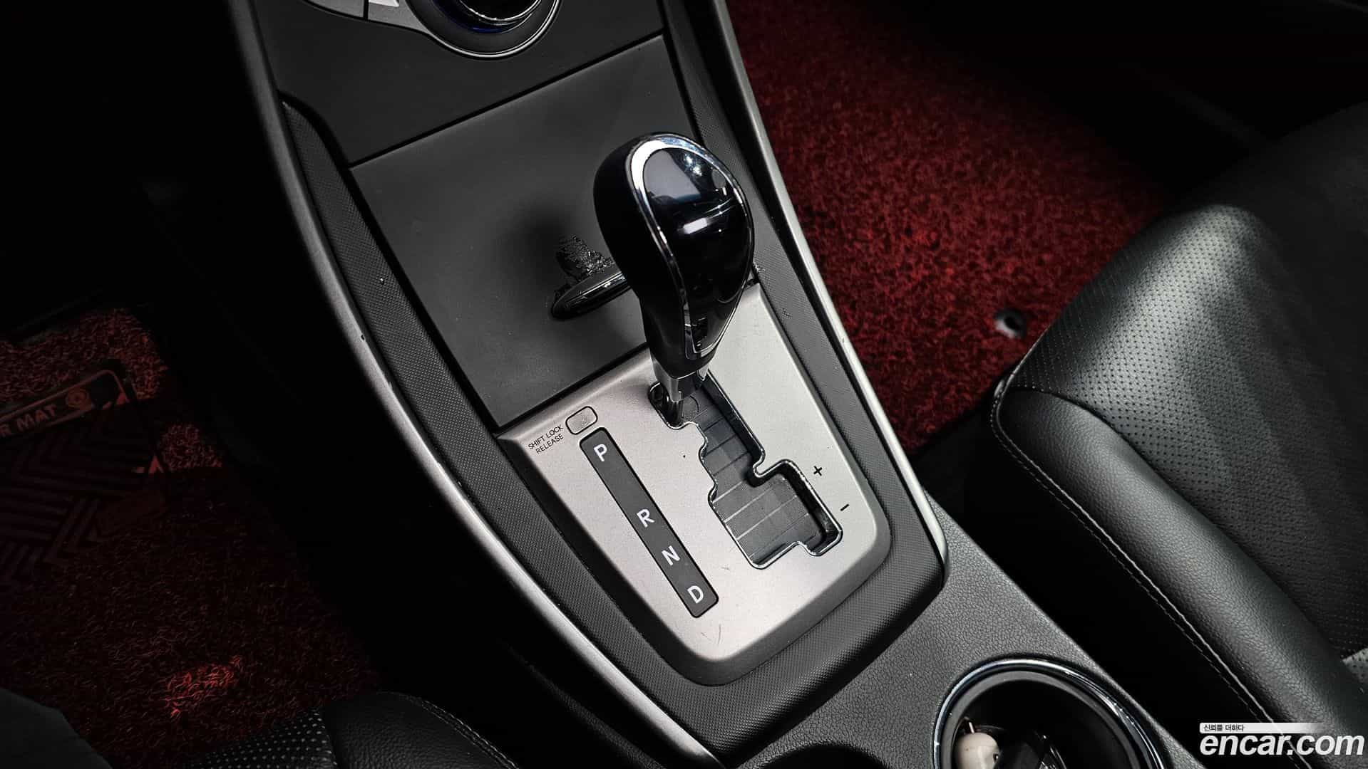 AVANTE Hyundai 2013.1-INNER-009