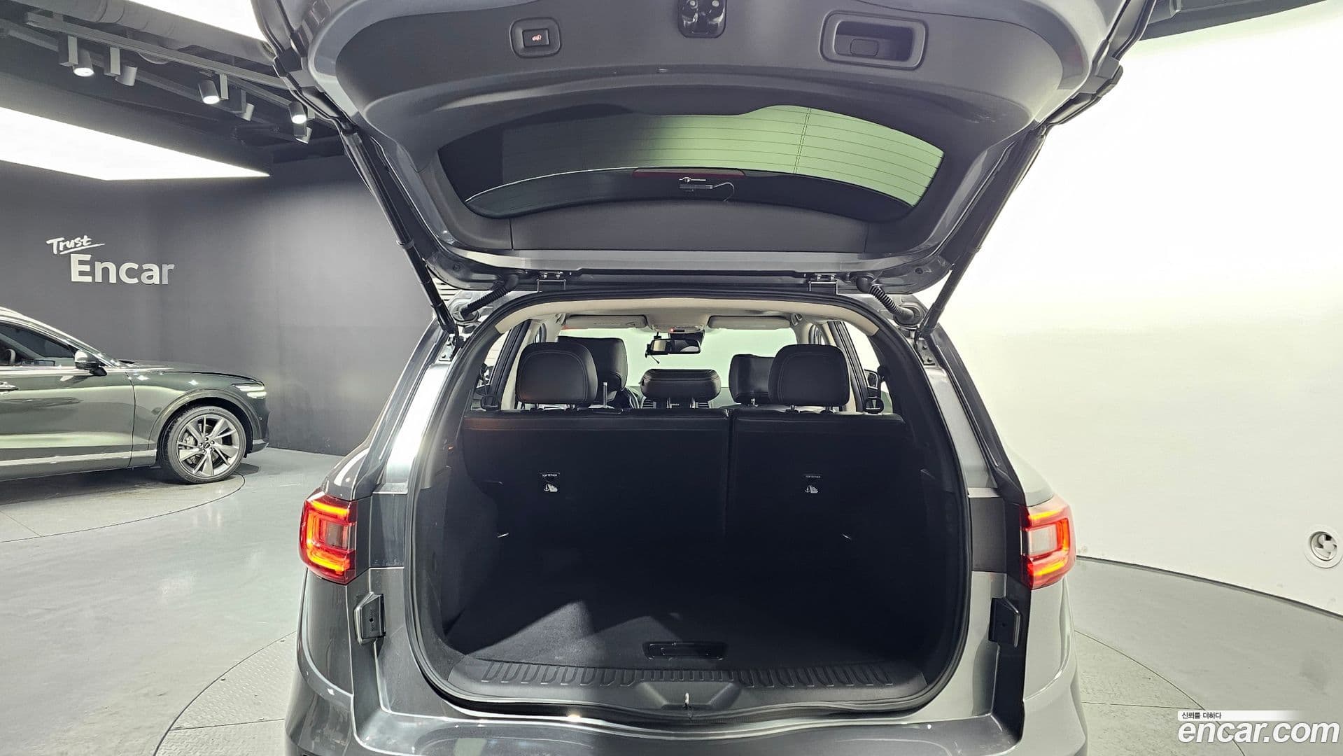 Main__Slider__Photo:QM6 Renault-KoreaSamsung 2018.6-19